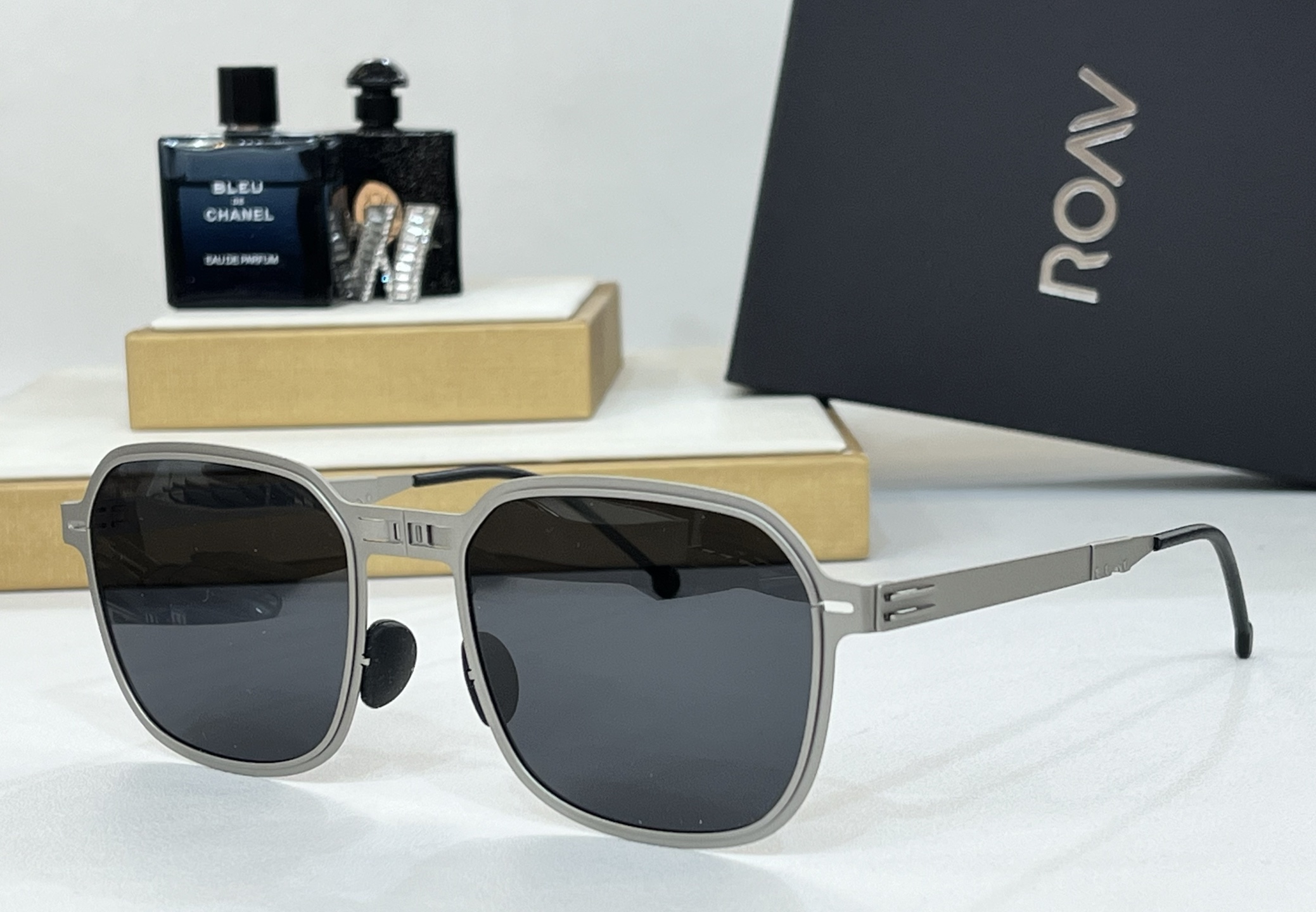  ROAV 
The brand can be changed.
 Polarized lenses
M