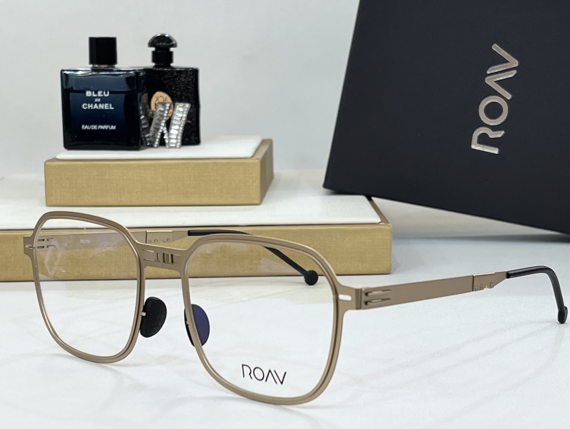 ROAV 
The brand can be changed.
 Polarized lenses
M