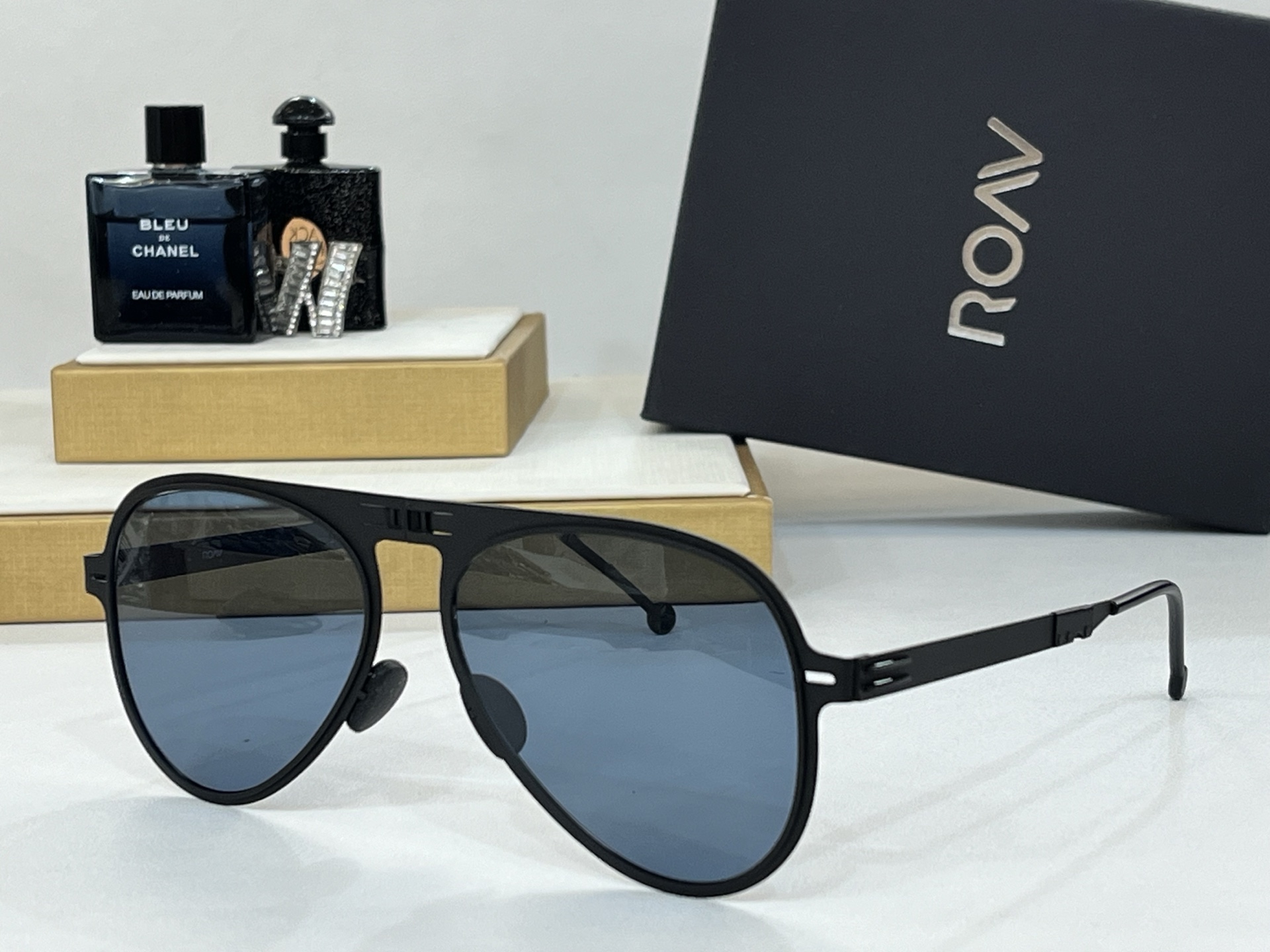  ROAV 
The brand can be changed.
 Polarized lenses
M