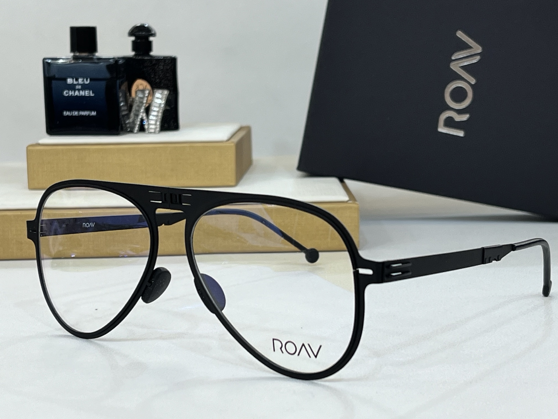  ROAV 
The brand can be changed.
 Polarized lenses
M
