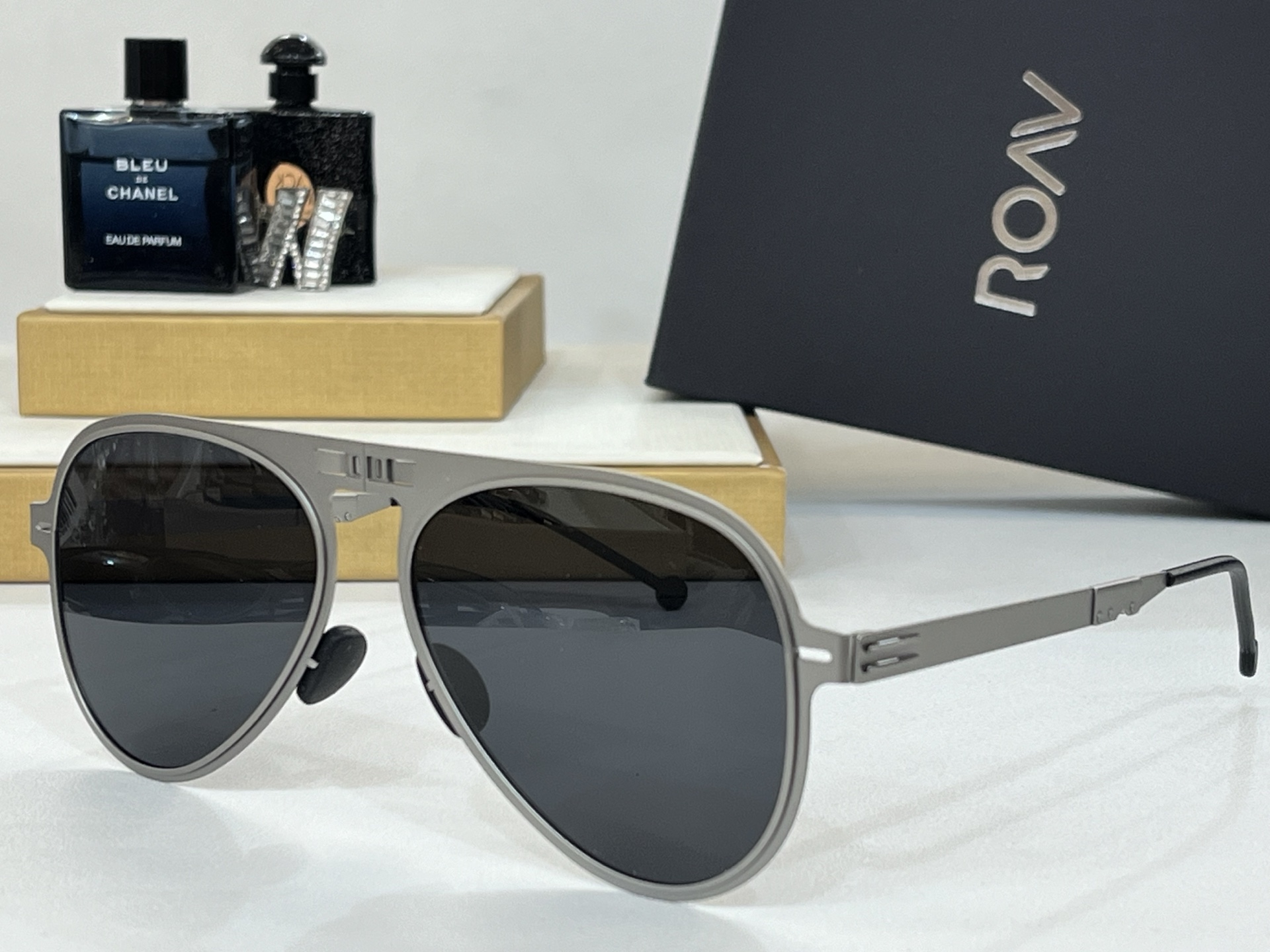  ROAV 
The brand can be changed.
 Polarized lenses
M