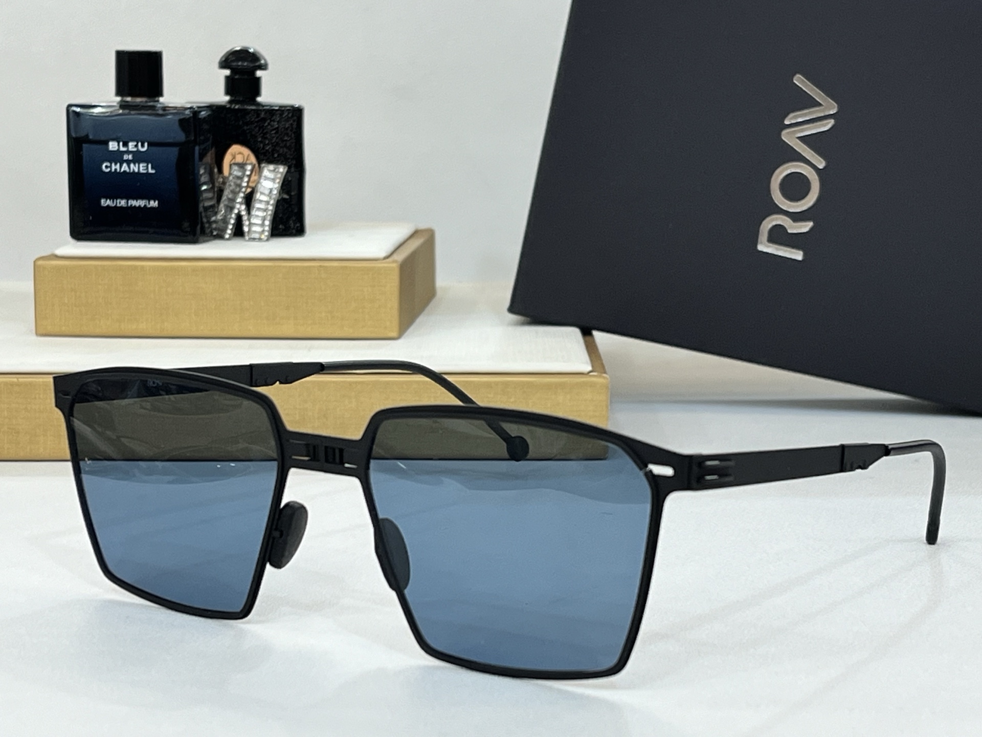  ROAV 
The brand can be changed.
 Polarized lenses
M