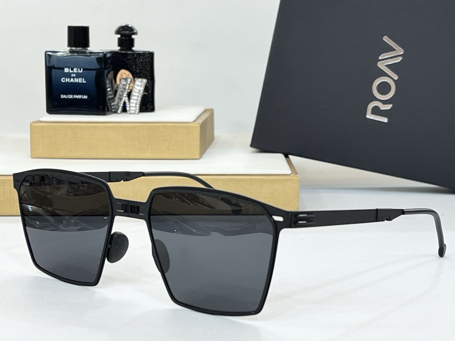  ROAV 
The brand can be changed.
 Polarized lenses
M