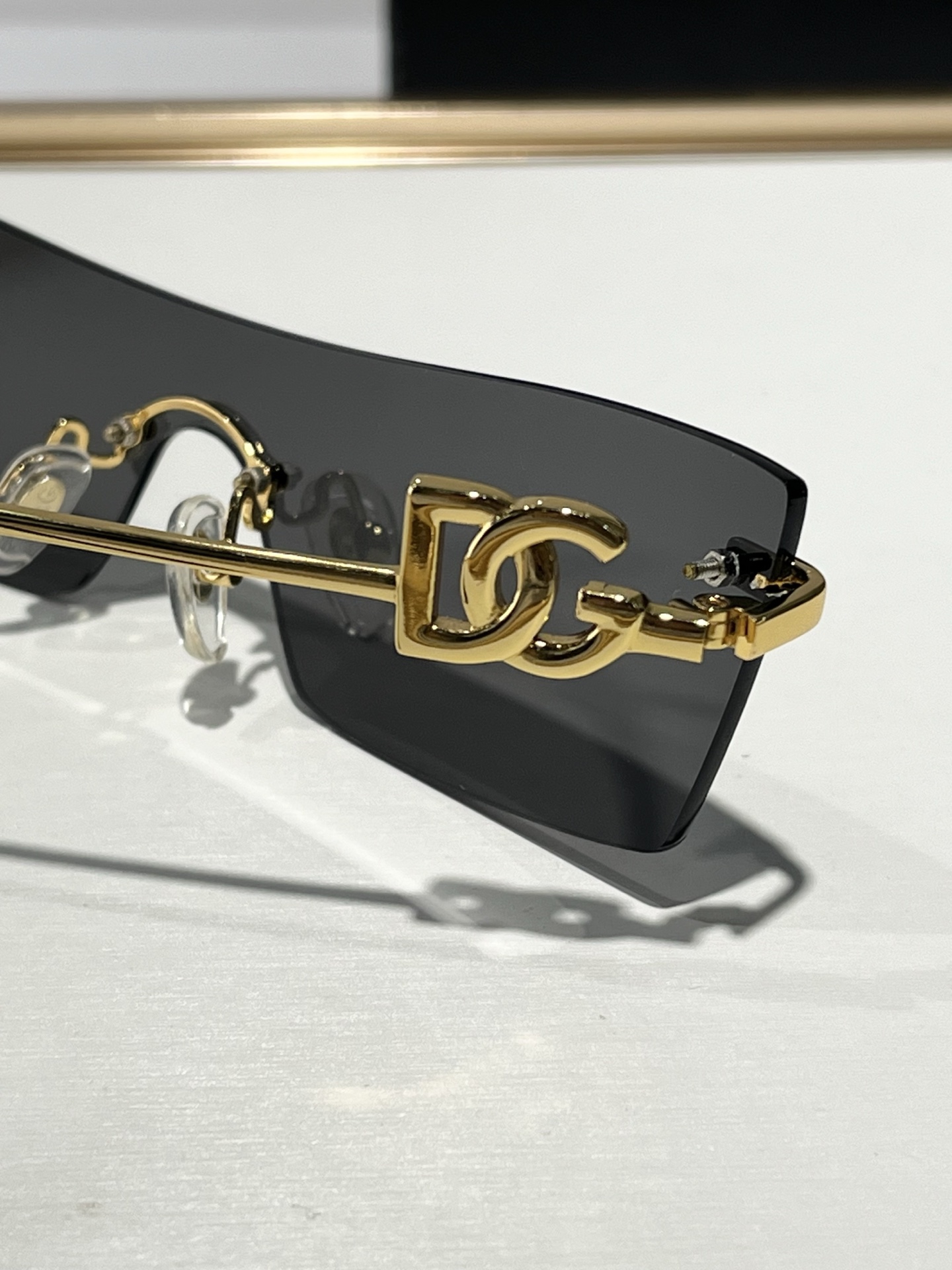  DOLCE & GABBAN*
MODEL：DG2292
SIZE：137口37-145
