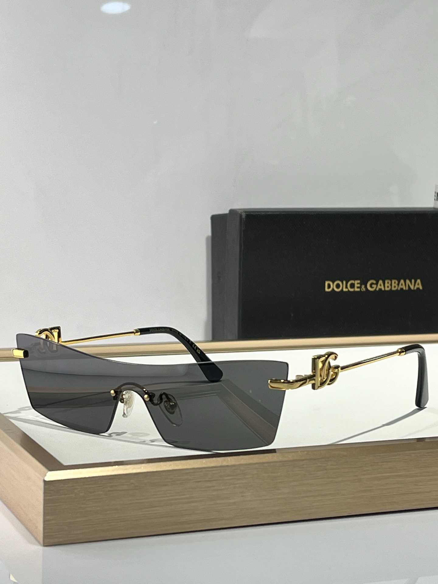  DOLCE & GABBAN*
MODEL：DG2292
SIZE：137口37-145

