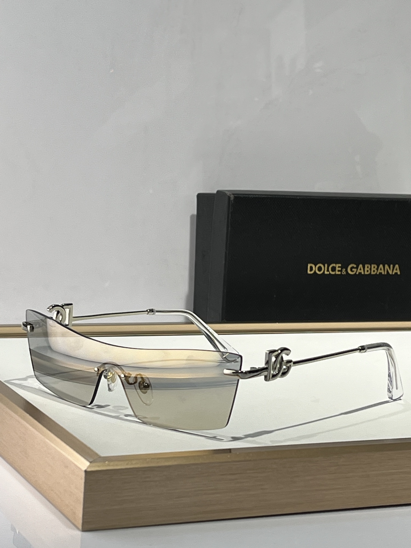  DOLCE & GABBAN*
MODEL：DG2292
SIZE：137口37-145
