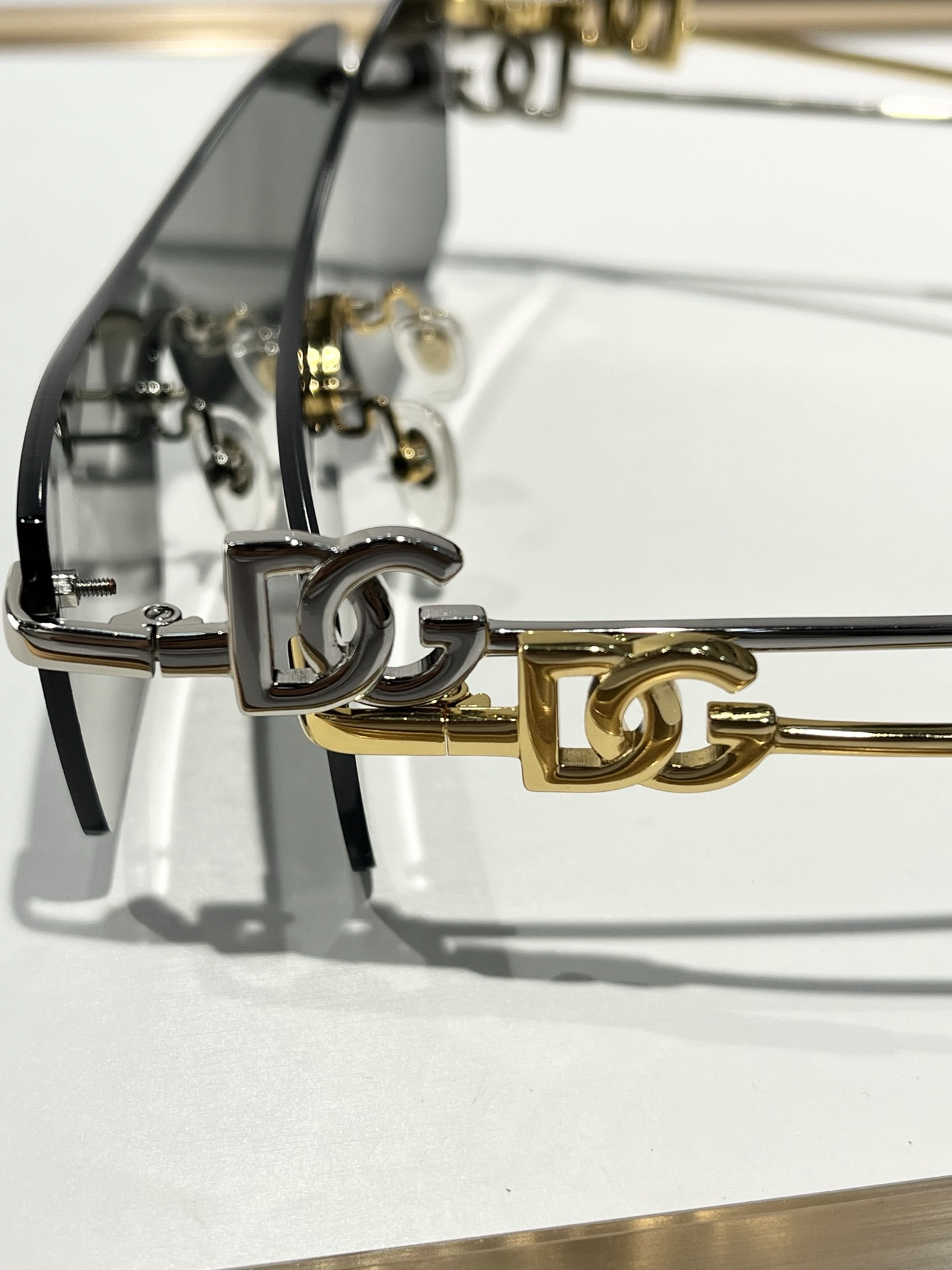  DOLCE & GABBAN*
MODEL：DG2292
SIZE：137口37-145
