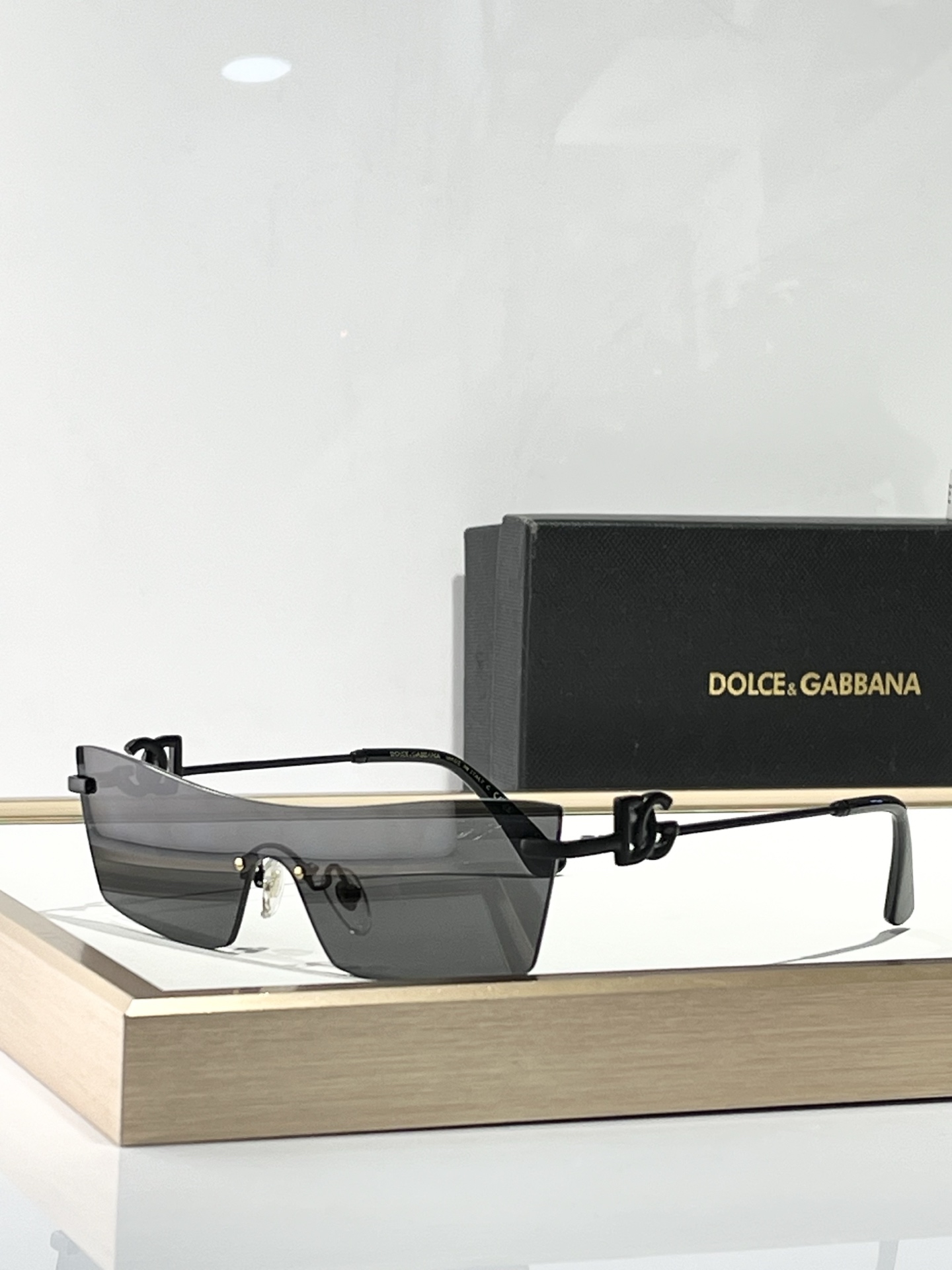  DOLCE & GABBAN*
MODEL：DG2292
SIZE：137口37-145
