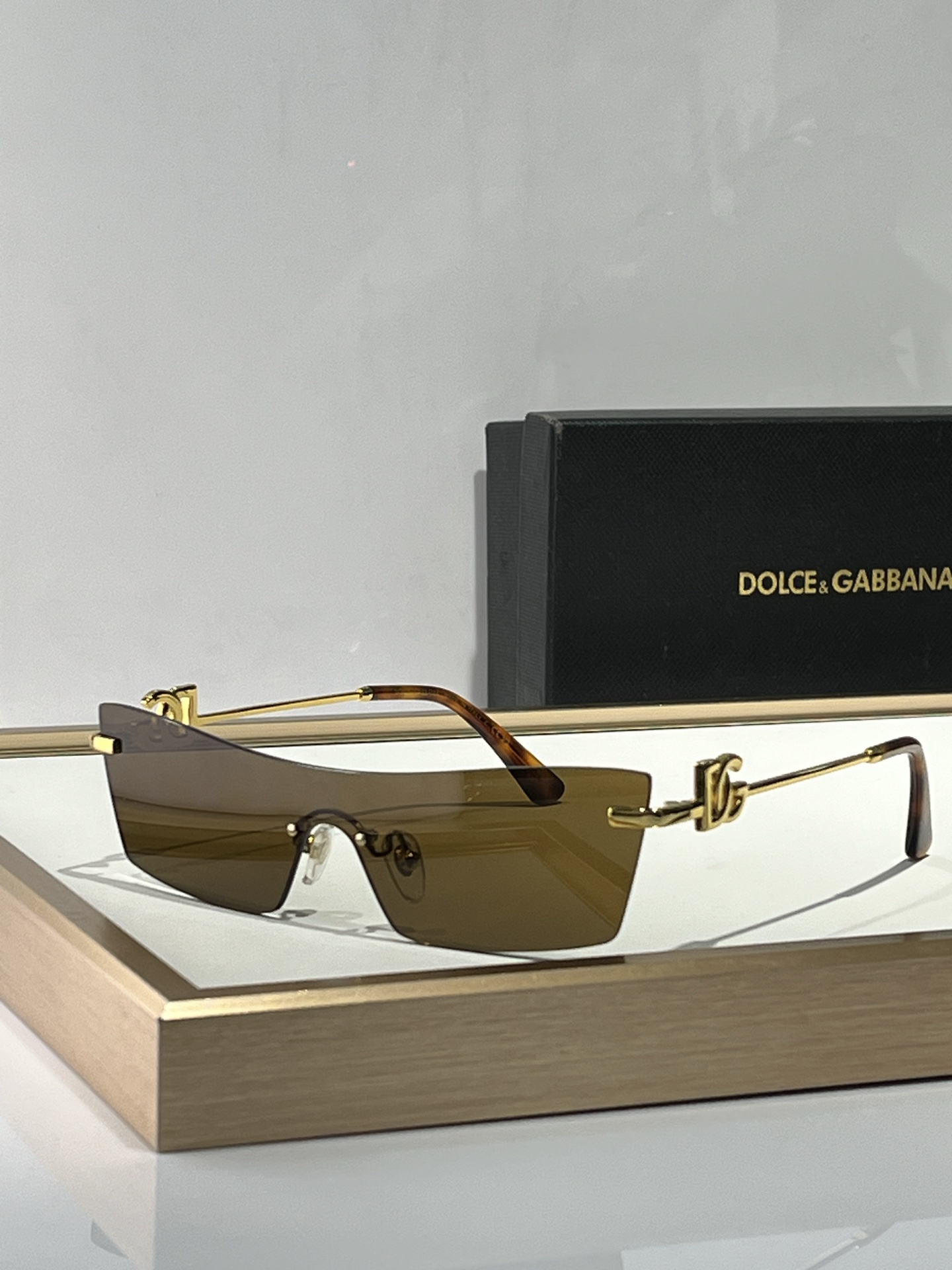  DOLCE & GABBAN*
MODEL：DG2292
SIZE：137口37-145
