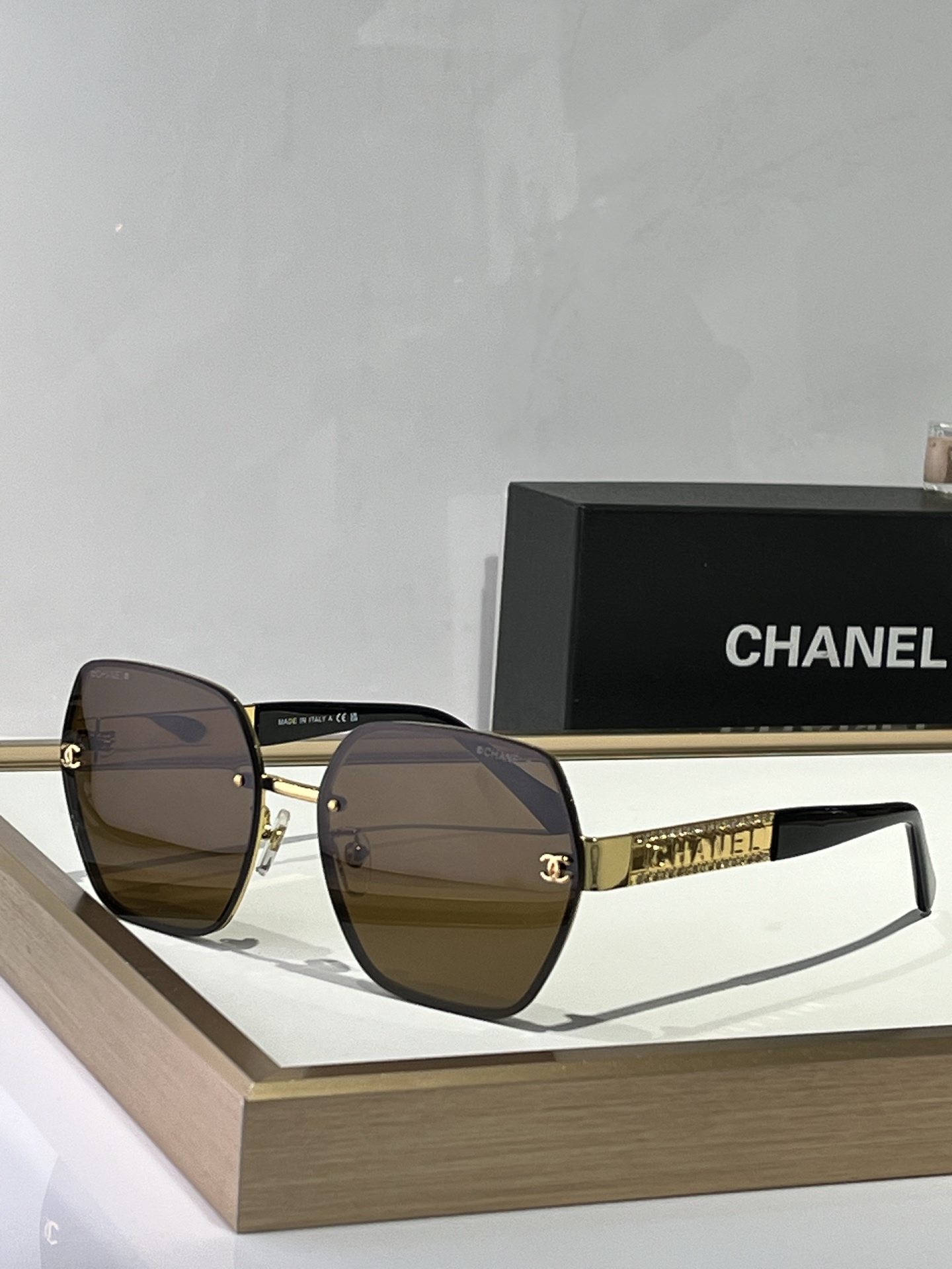 CHANEL
Mod5892
Size58-19-145

