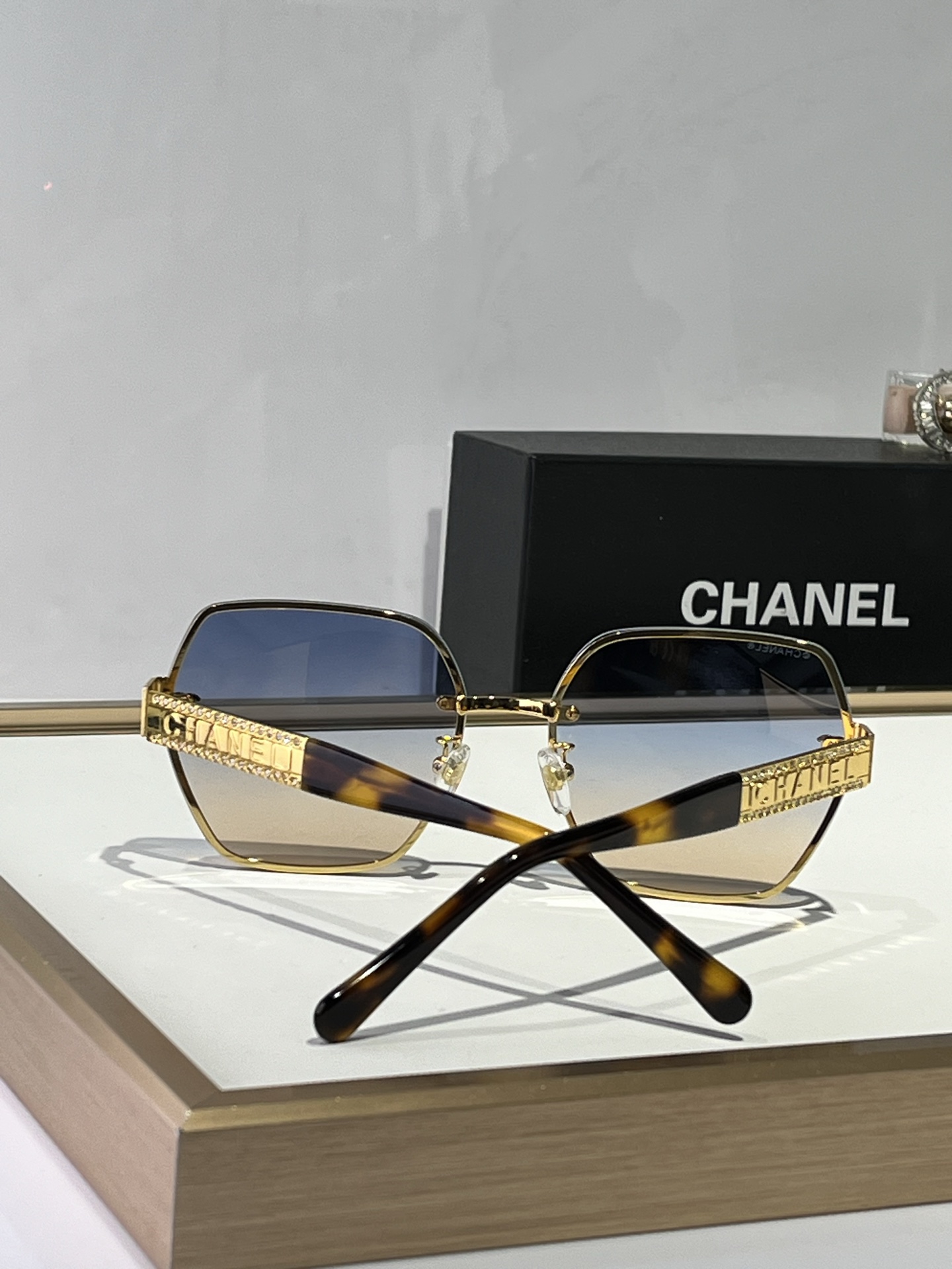  CHANEL
Mod5892
Size58-19-145
