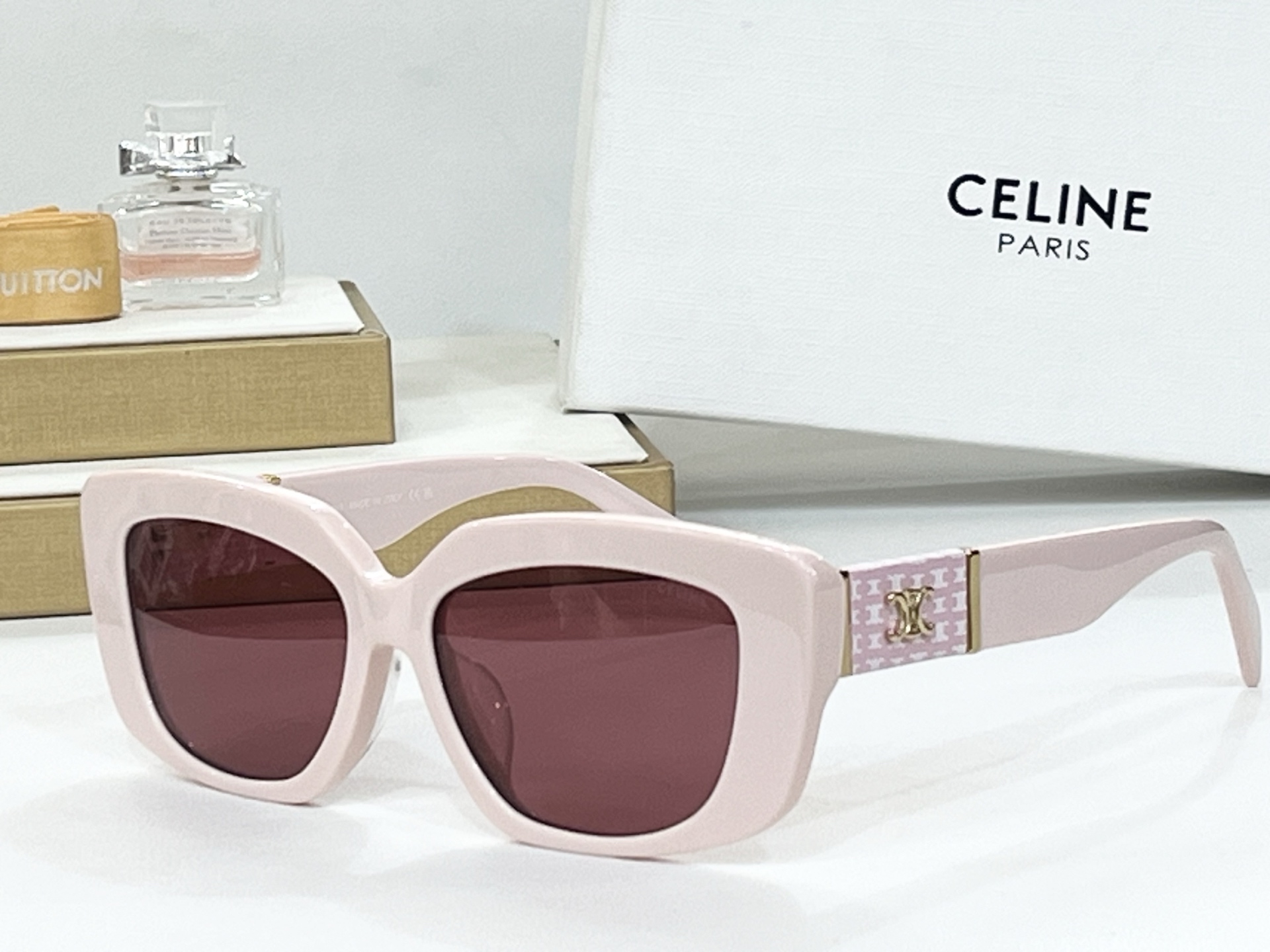  CELINE
ModCL40168U
Size55-16-145
