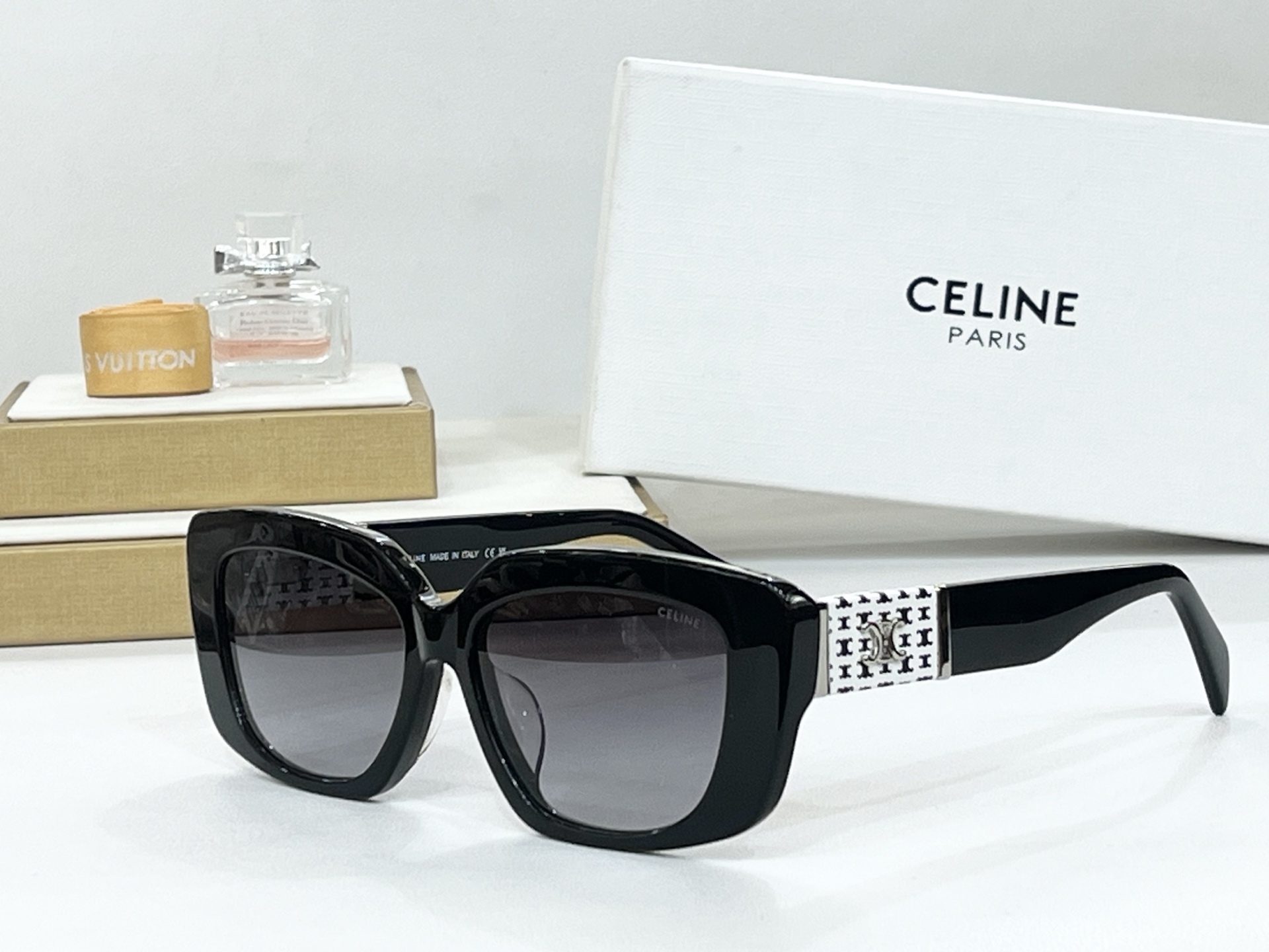  CELINE
ModCL40168U
Size55-16-145
