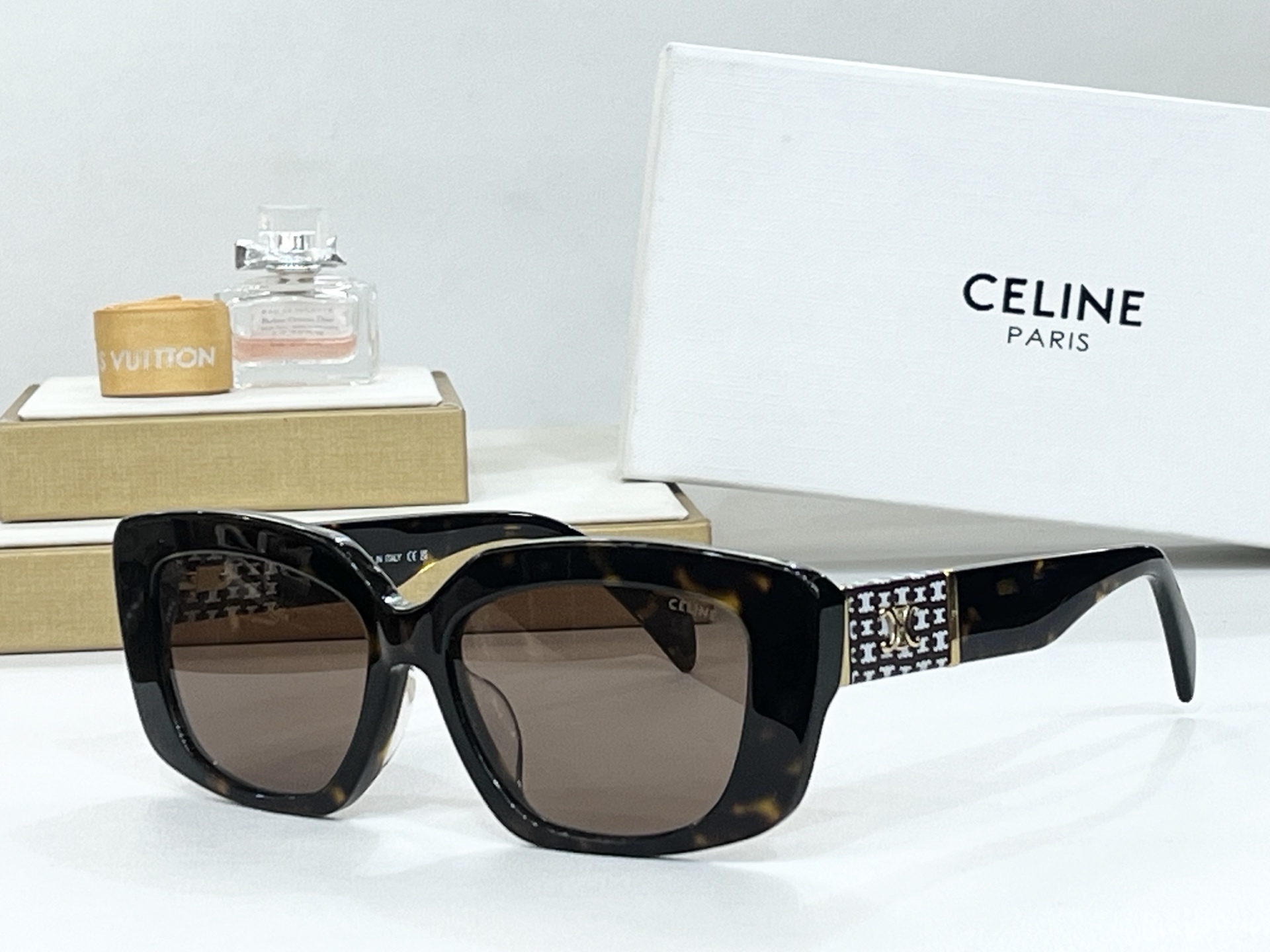  CELINE
ModCL40168U
Size55-16-145
