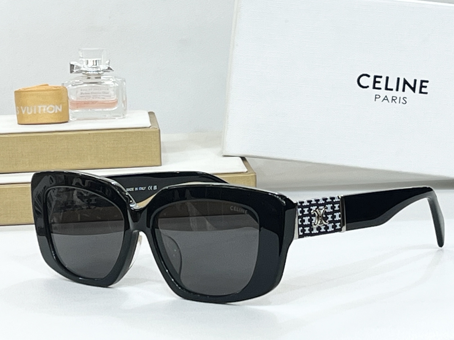  CELINE
ModCL40168U
Size55-16-145
