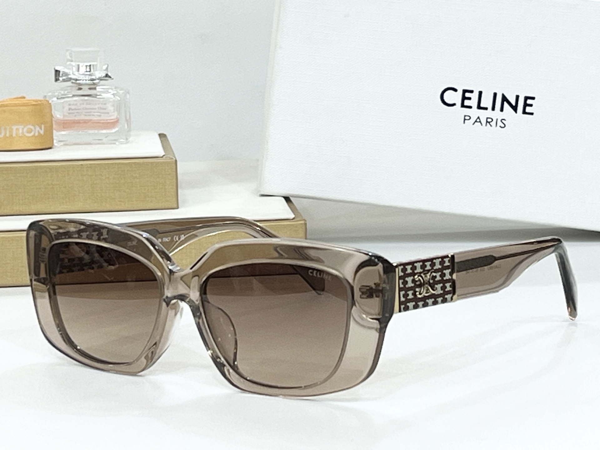  CELINE
ModCL40168U
Size55-16-145
