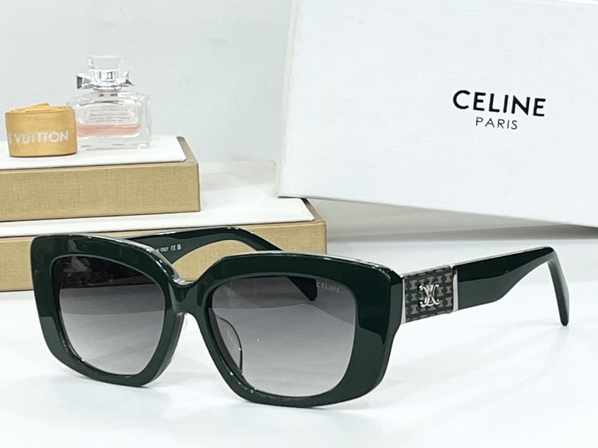  CELINE
ModCL40168U
Size55-16-145
