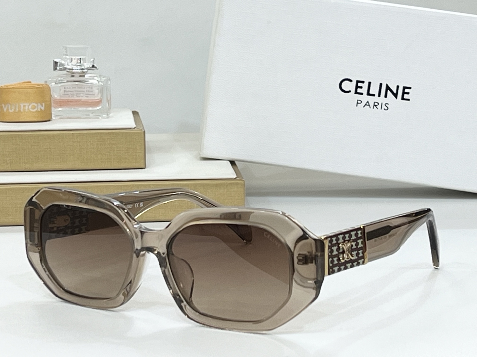  CELINE
ModCL40169U
Size55-17-145
