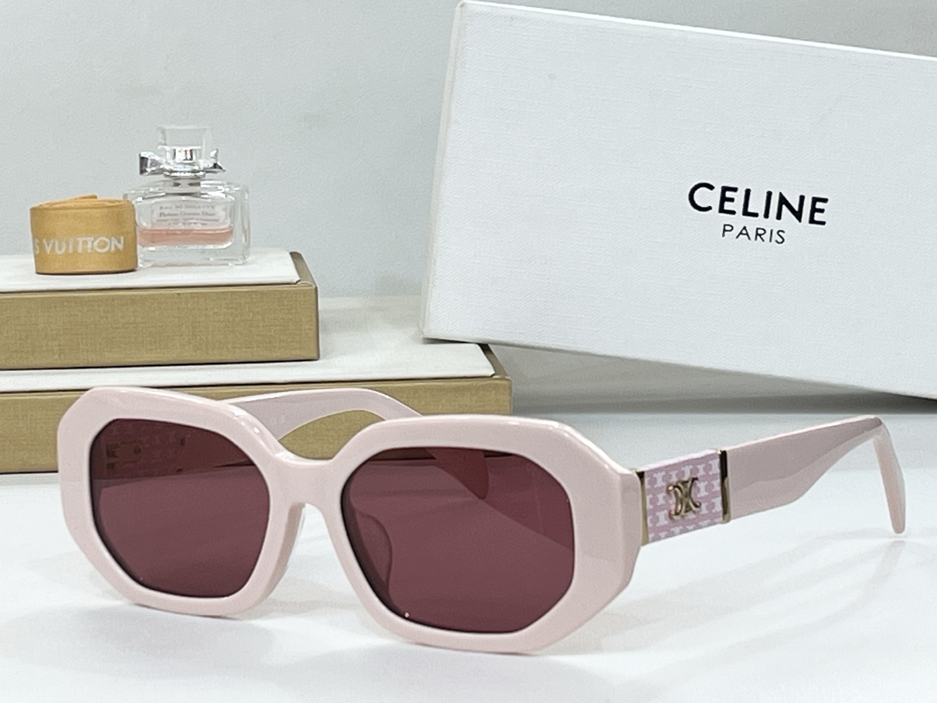  CELINE
ModCL40169U
Size55-17-145

