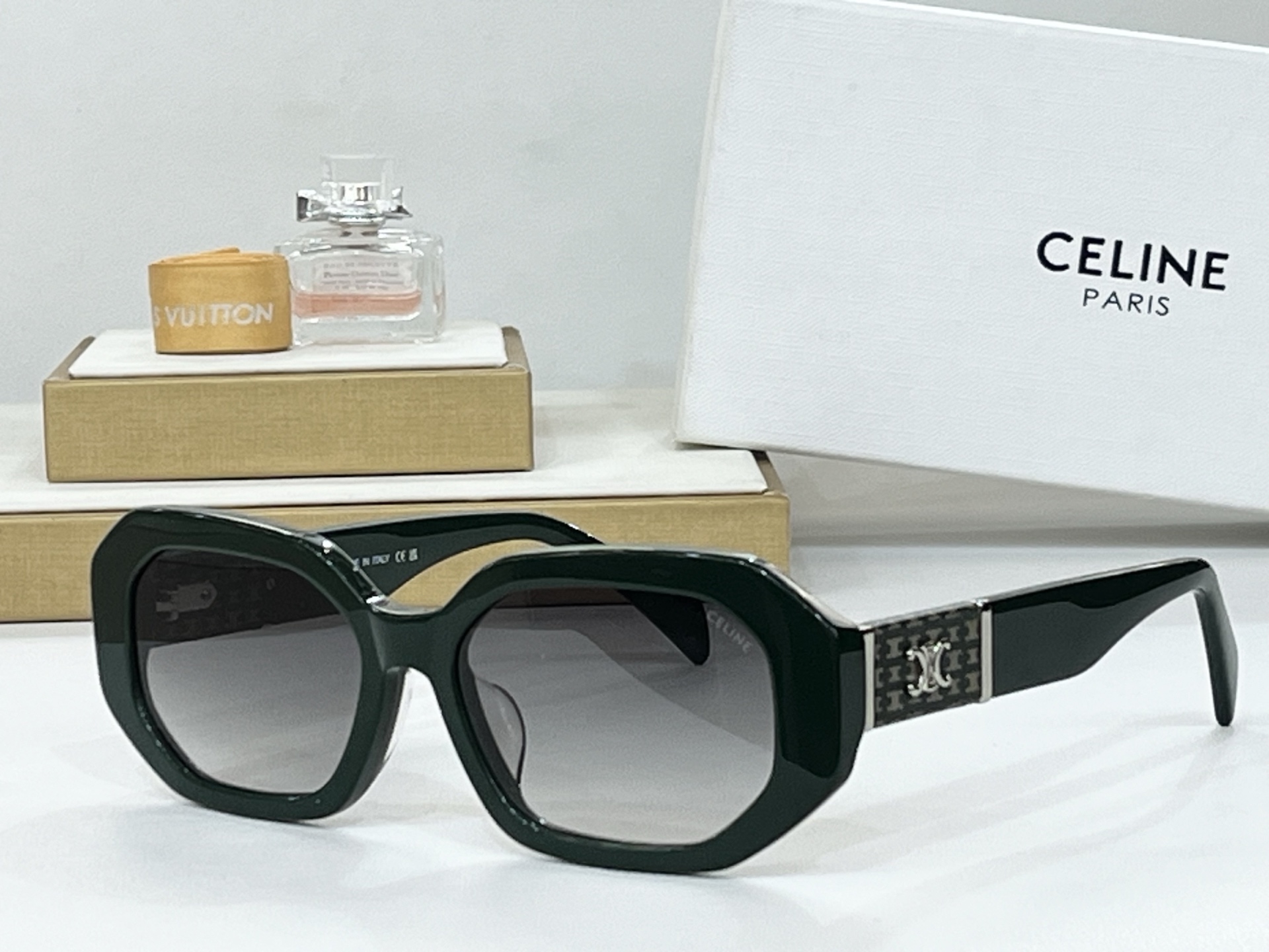  CELINE
ModCL40169U
Size55-17-145
