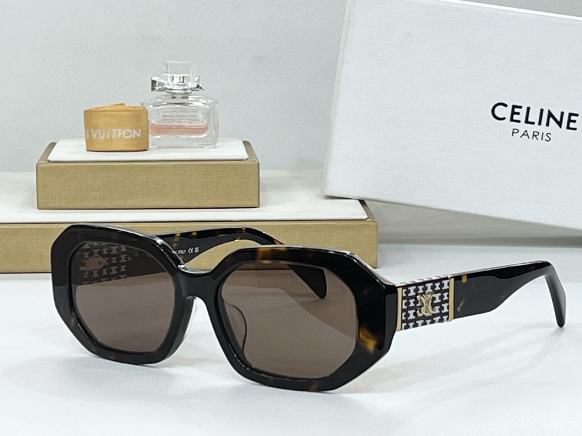  CELINE
ModCL40169U
Size55-17-145
