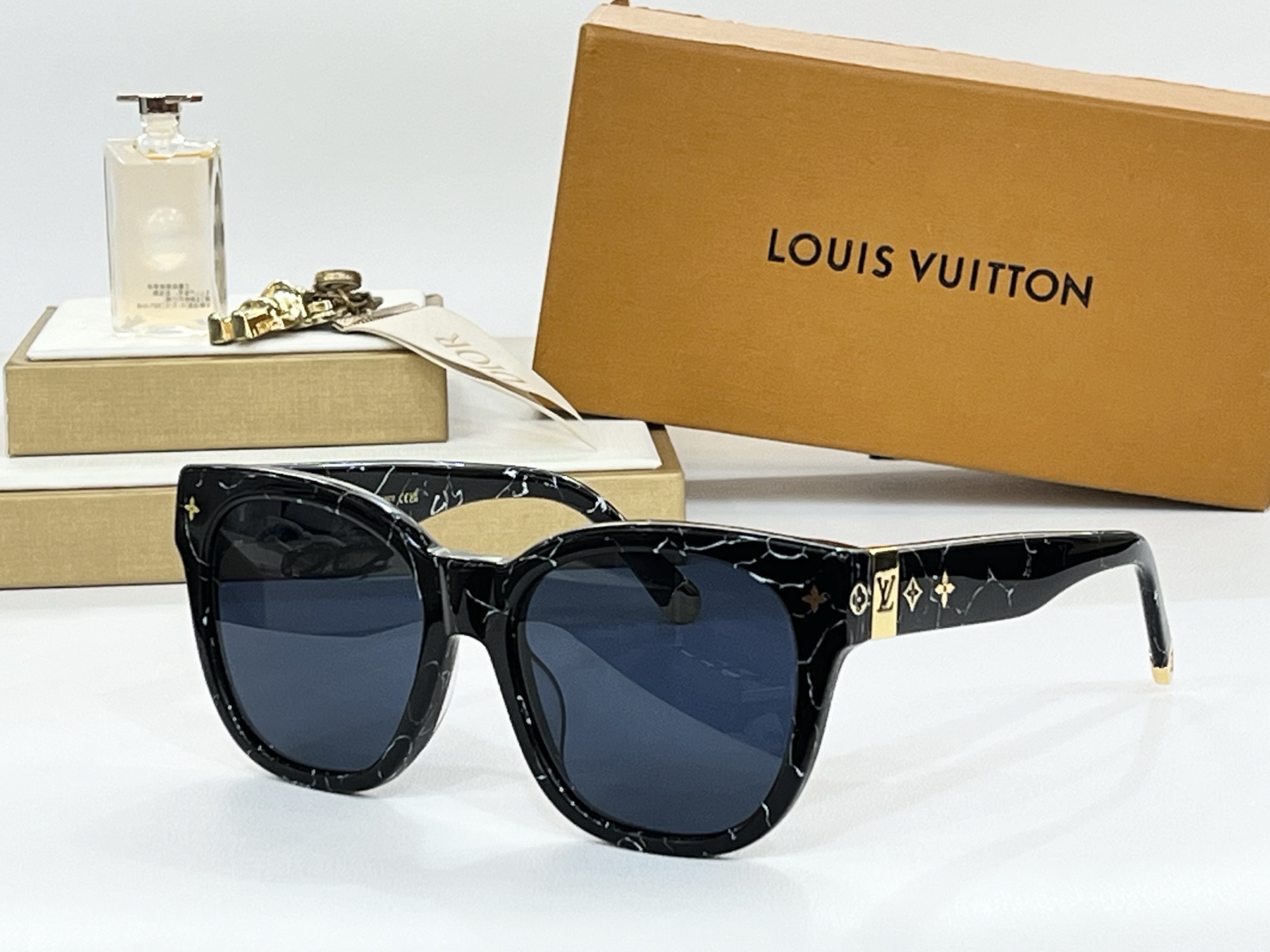  LOUI*
ModZ2413U
Size55-19-143
