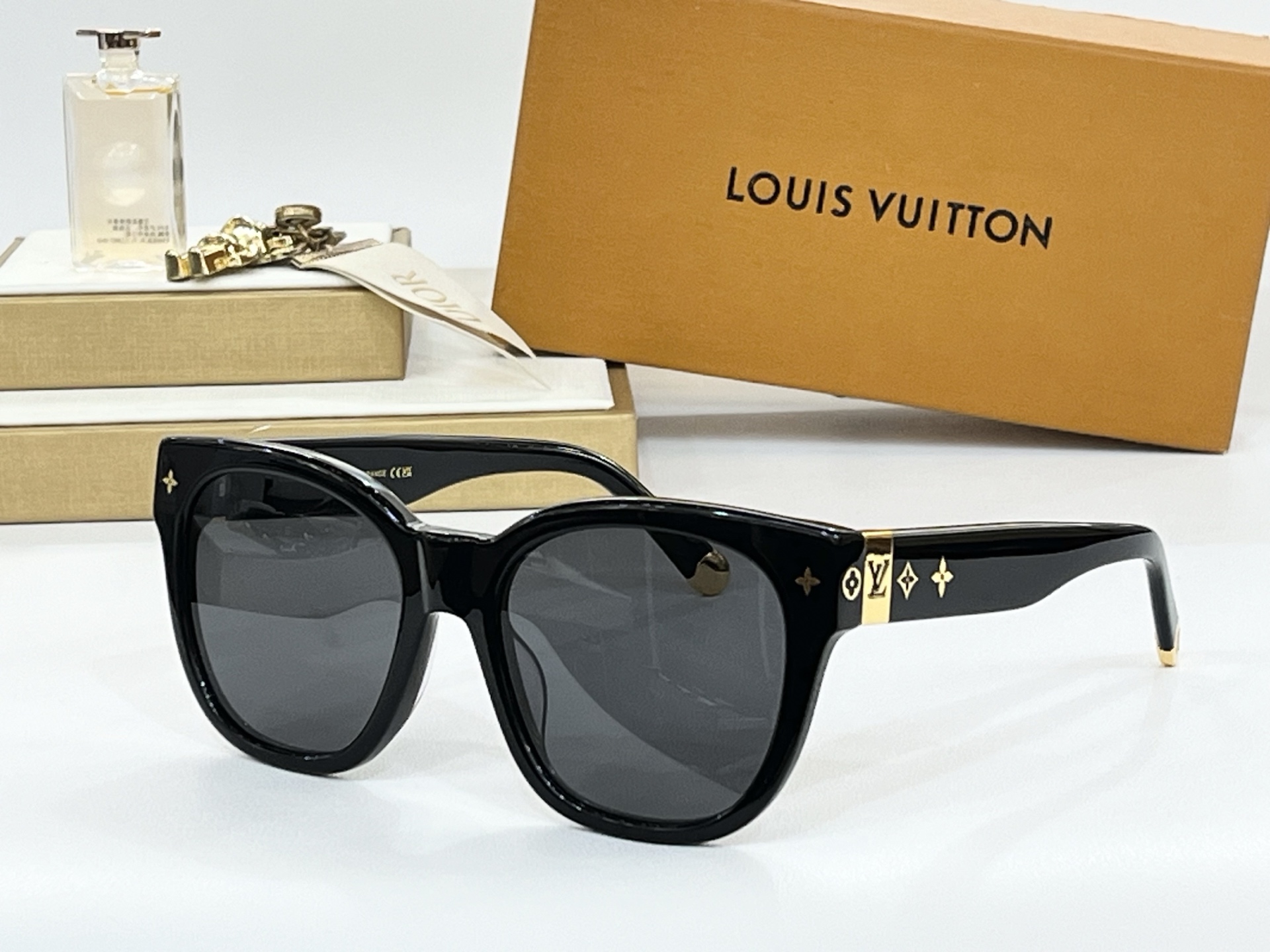  LOUI*
ModZ2413U
Size55-19-143
