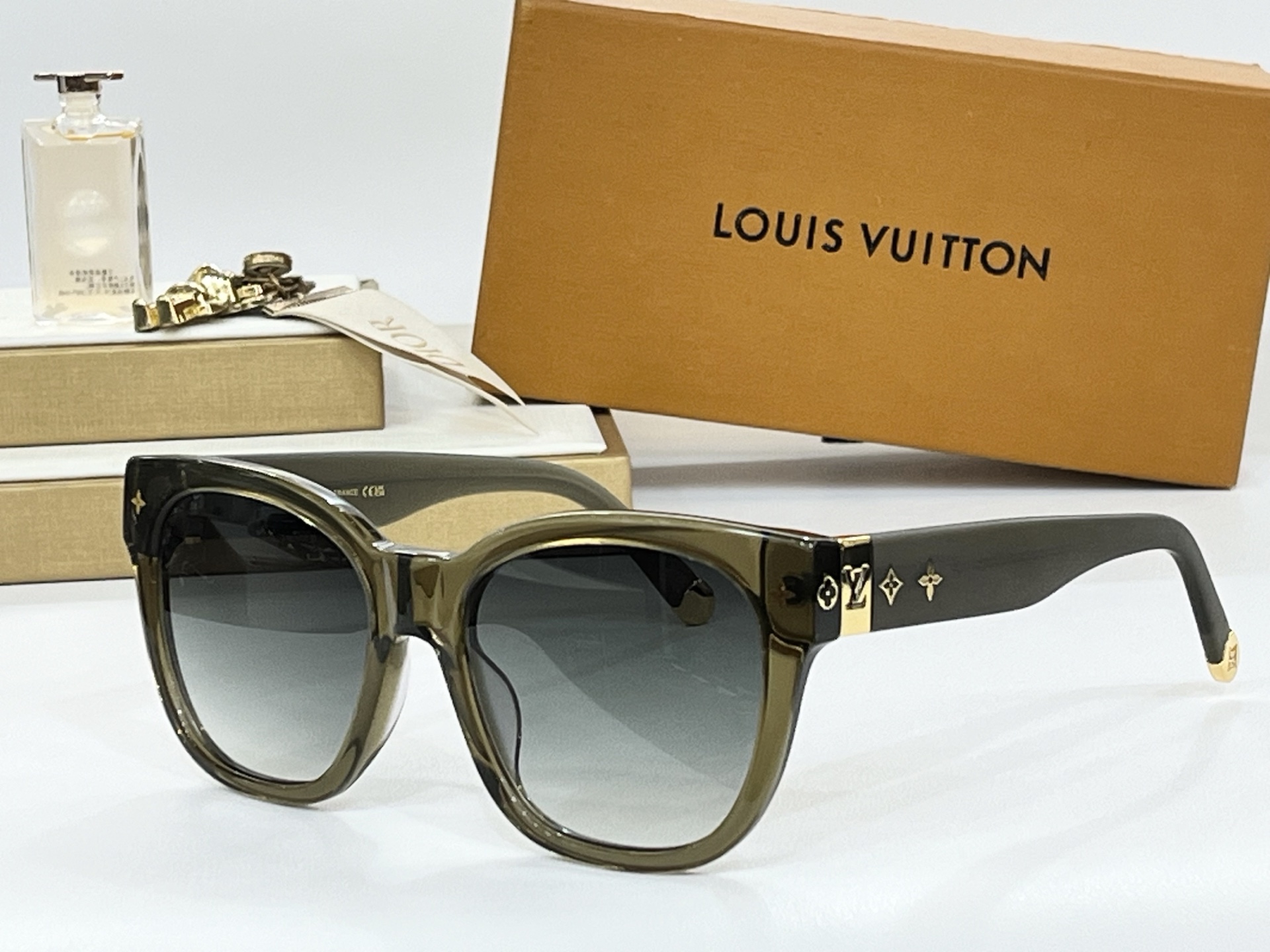  LOUI*
ModZ2413U
Size55-19-143
