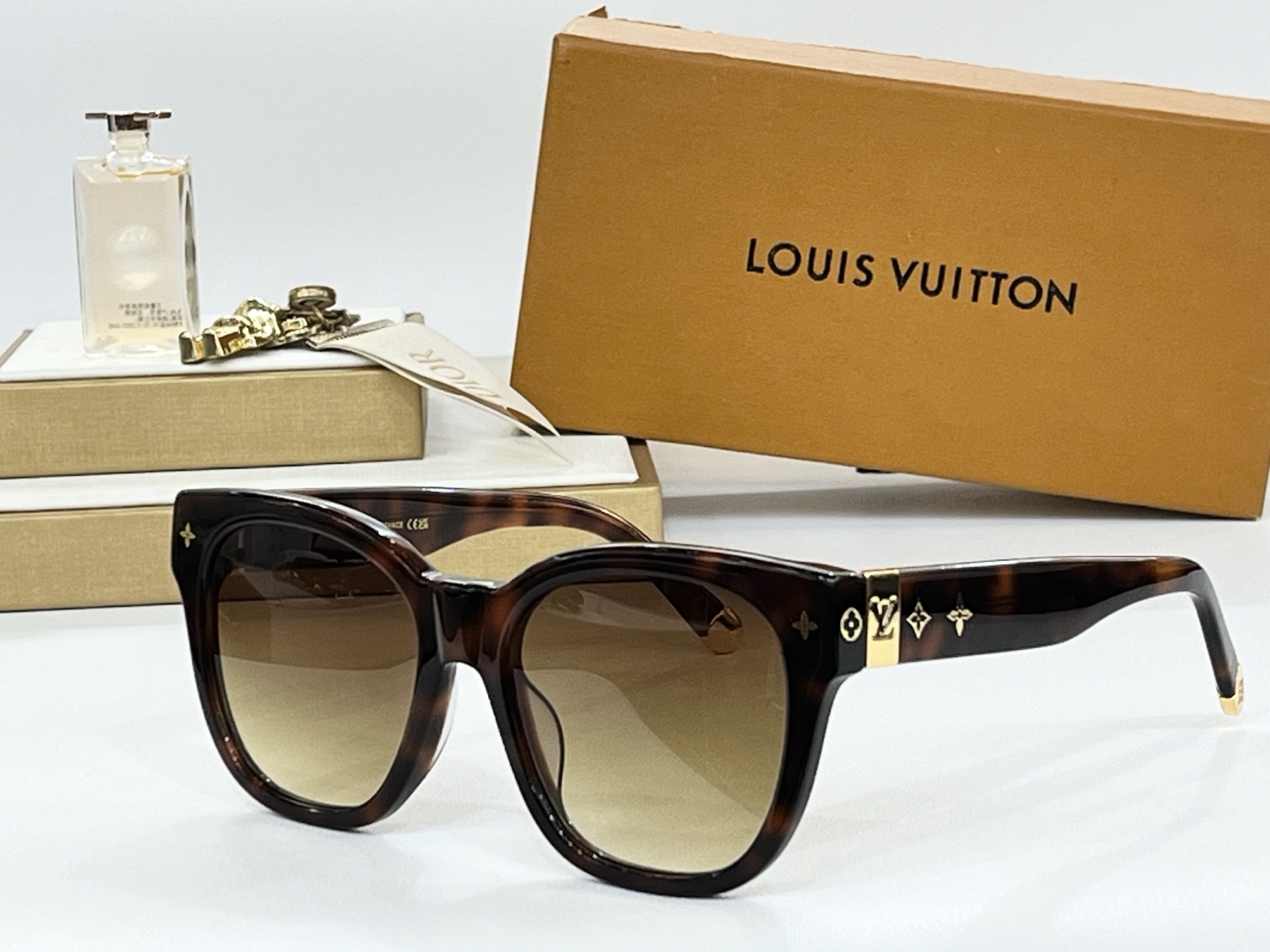  LOUI*
ModZ2413U
Size55-19-143
