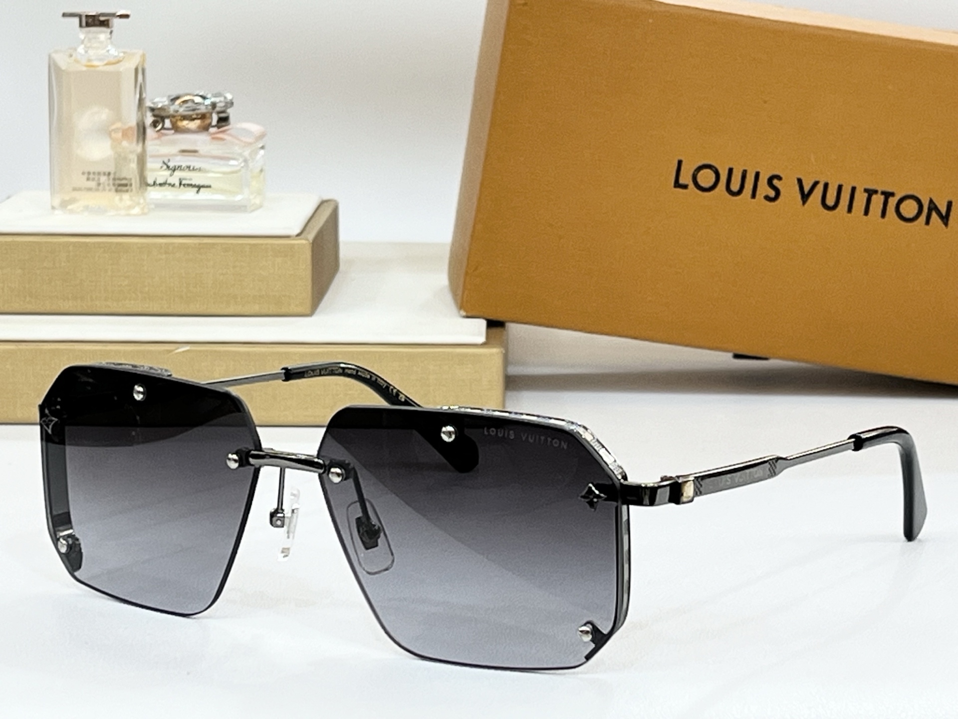  LOUIS*
ModZ1307
Size61-14-145
