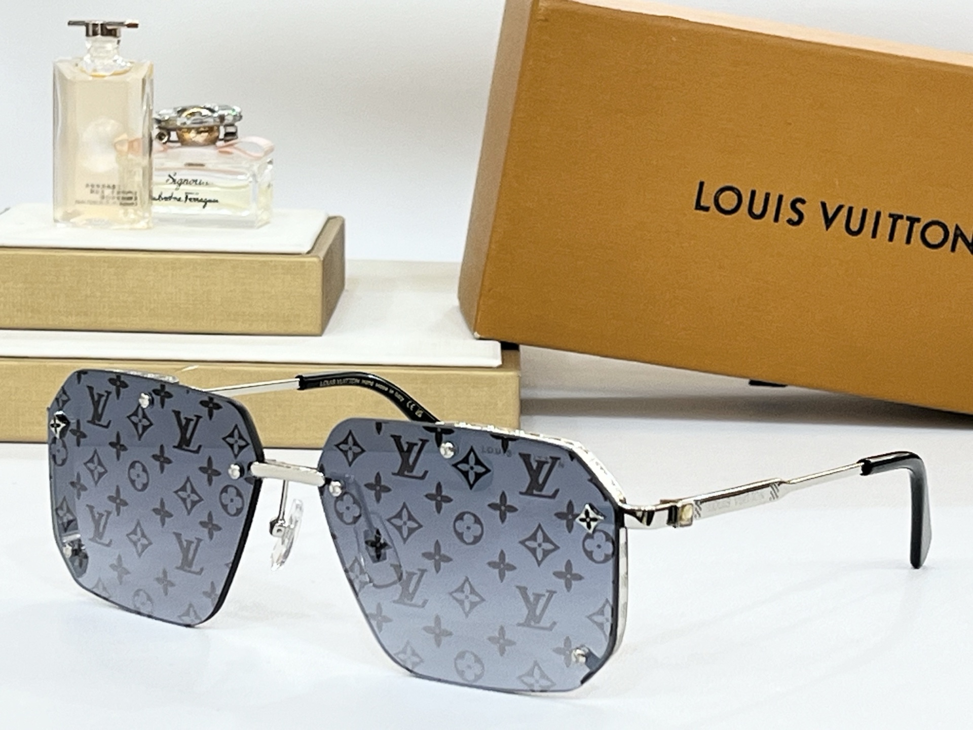  LOUIS*
ModZ1307
Size61-14-145
