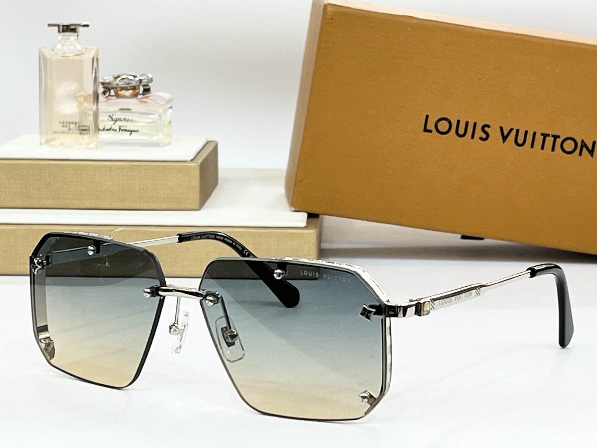  LOUIS*
ModZ1307
Size61-14-145
