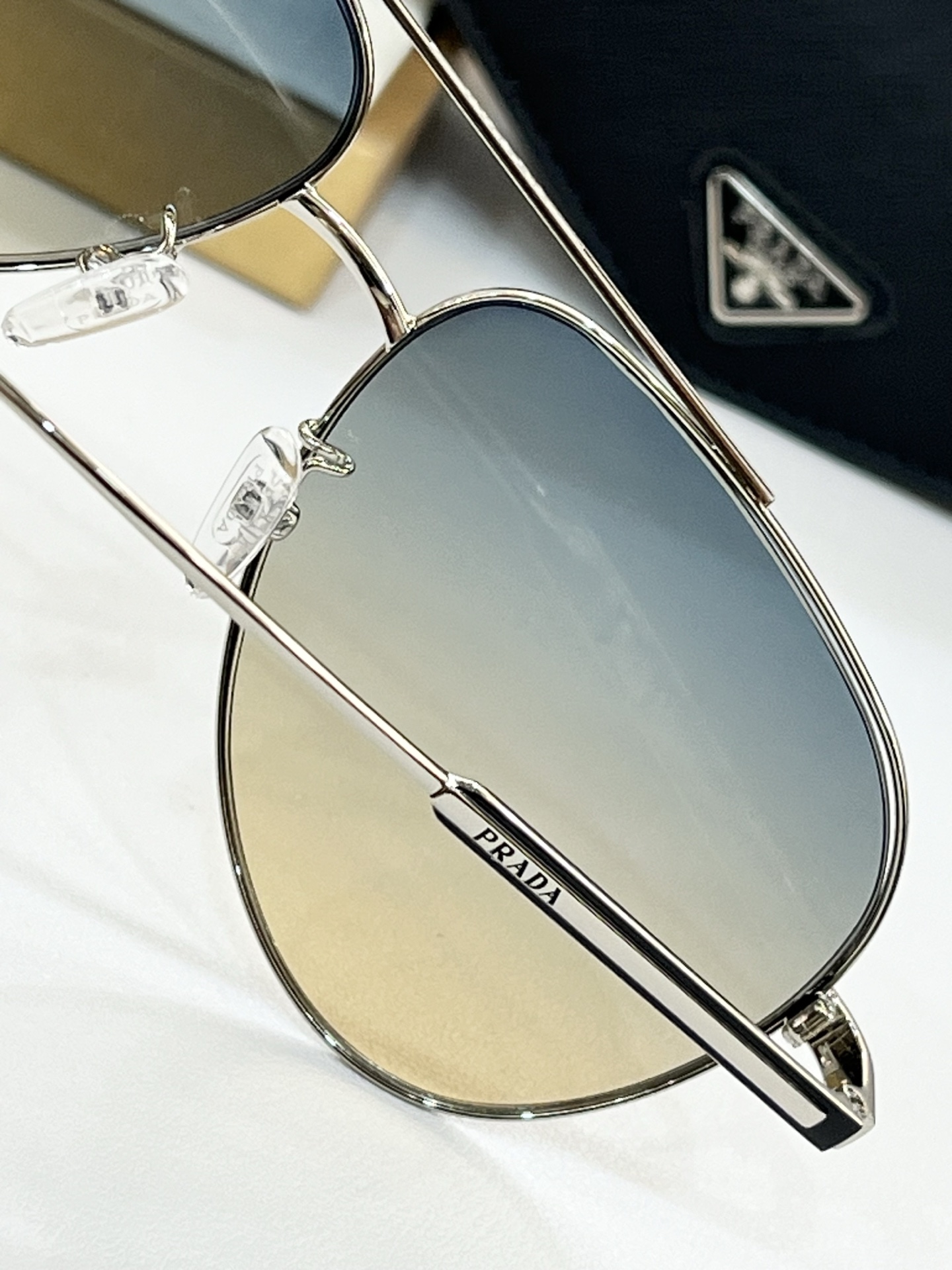  PRADA
ModPR165
Size61-14-145
