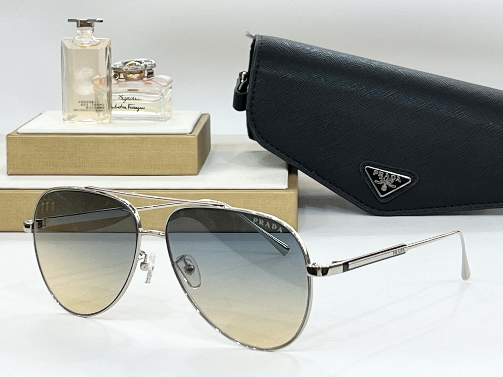  PRADA
ModPR165
Size61-14-145
