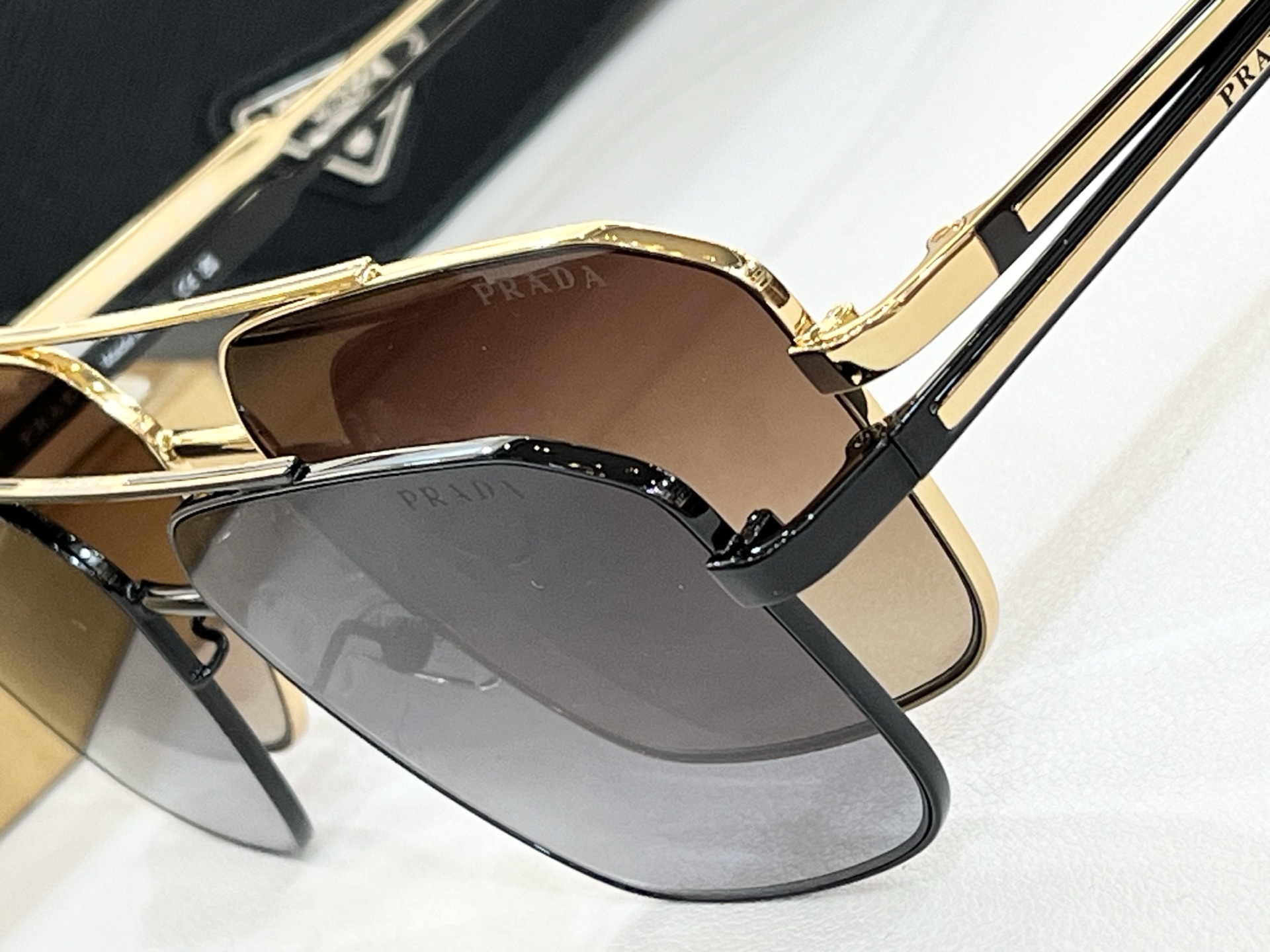  PRADA
ModPR166
Size60-15-145
