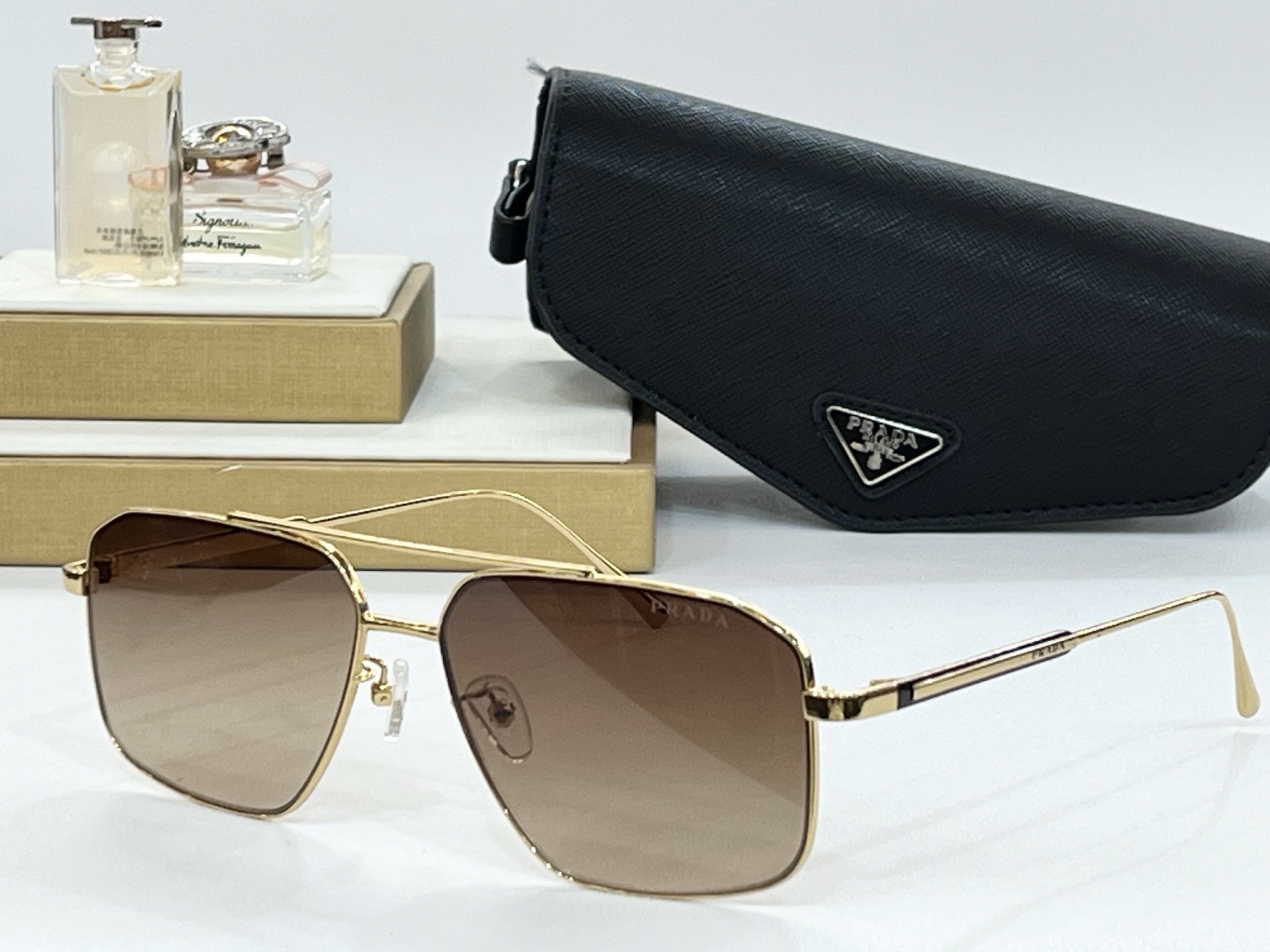  PRADA
ModPR166
Size60-15-145
