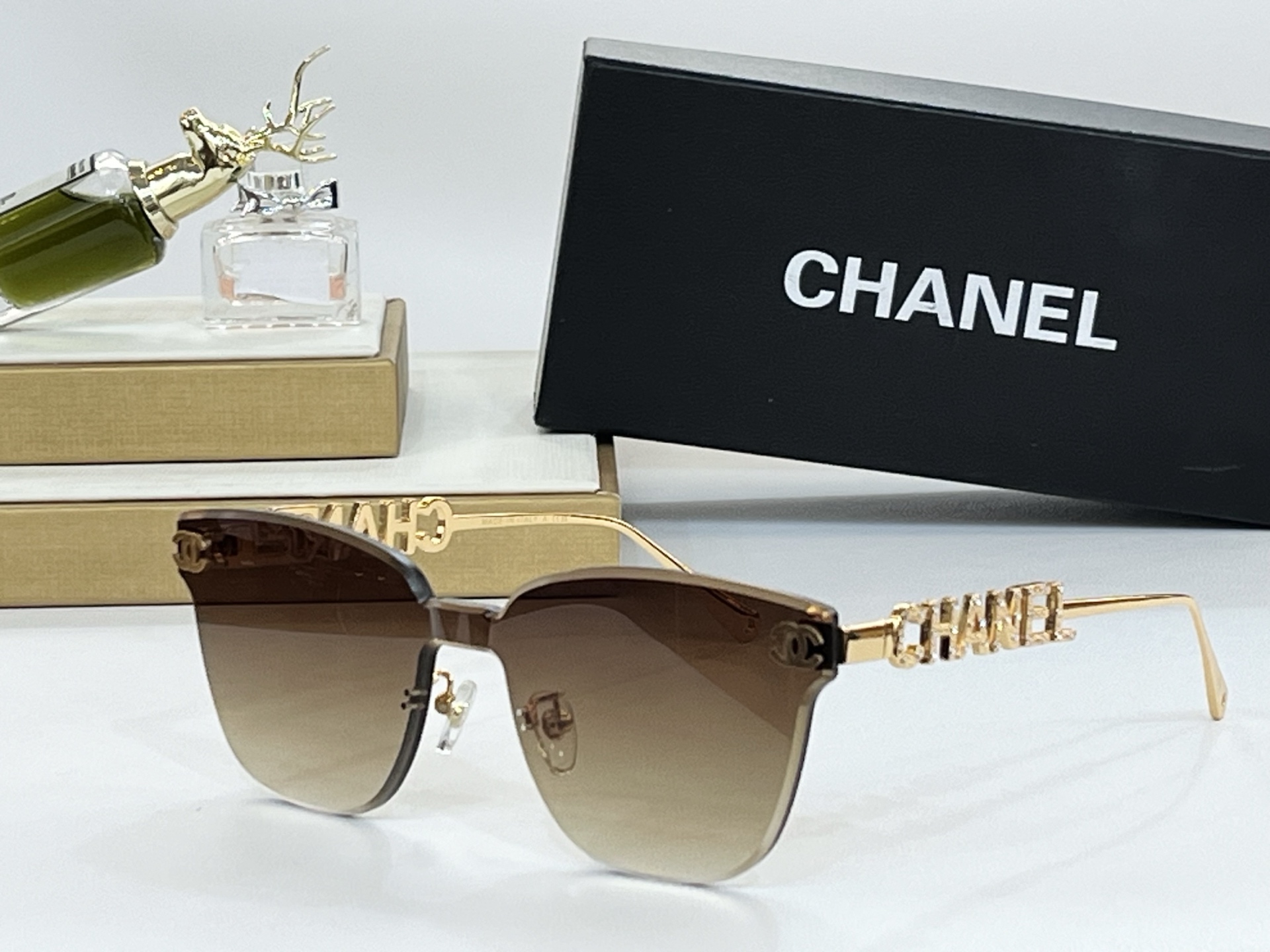  CHAN*
ModA95094
Size139-0–142
