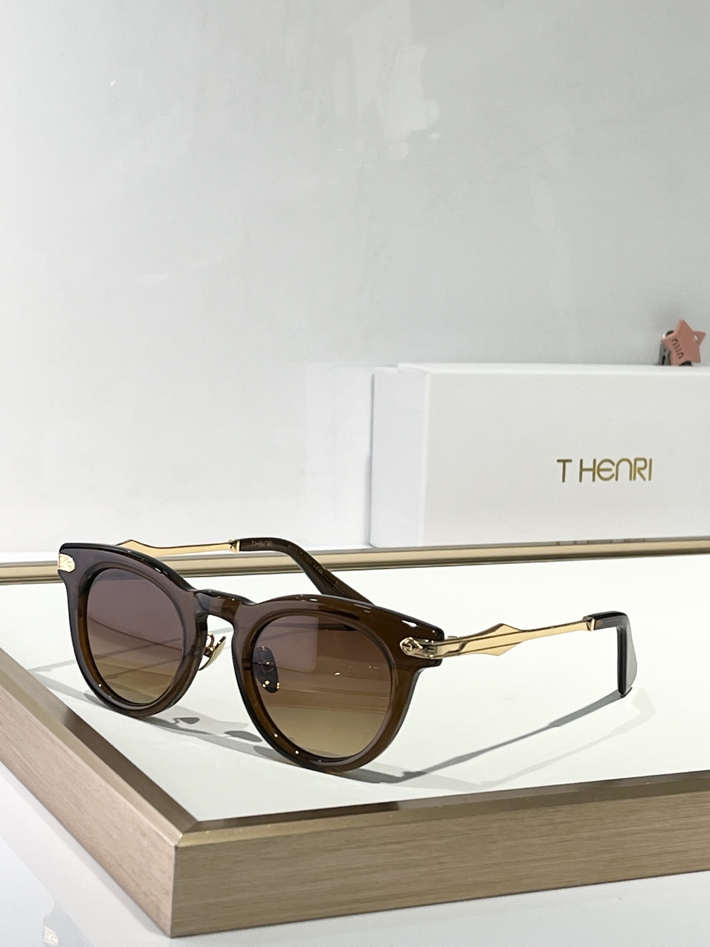  THENRI
MODELCarbon1of199
SIZE47口24-143
