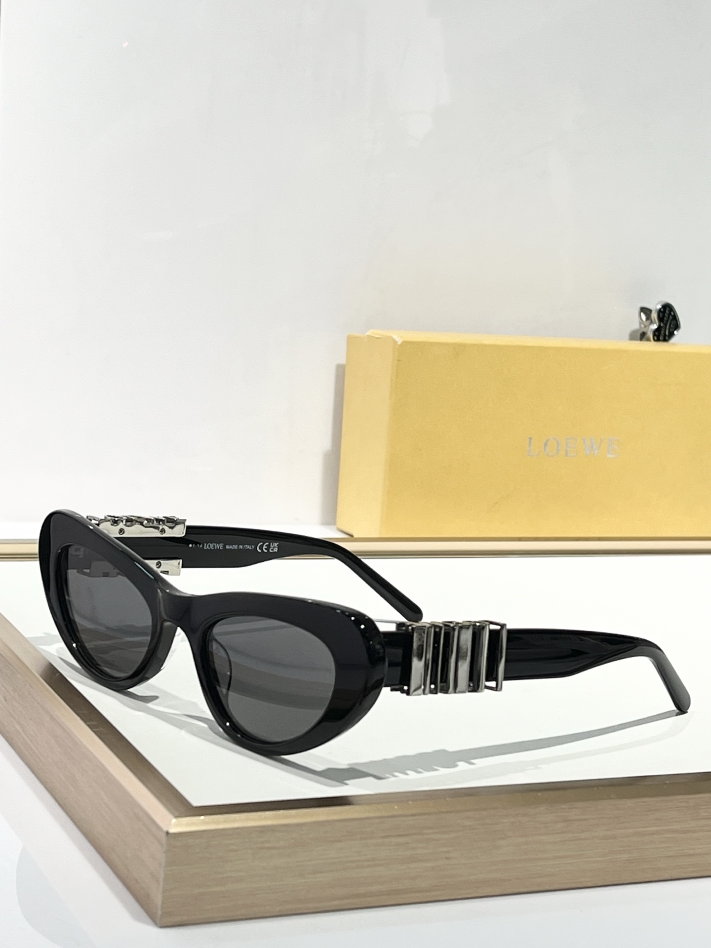  LOEWE 
MODEL：LW40156U
SIZE：52口20-140
