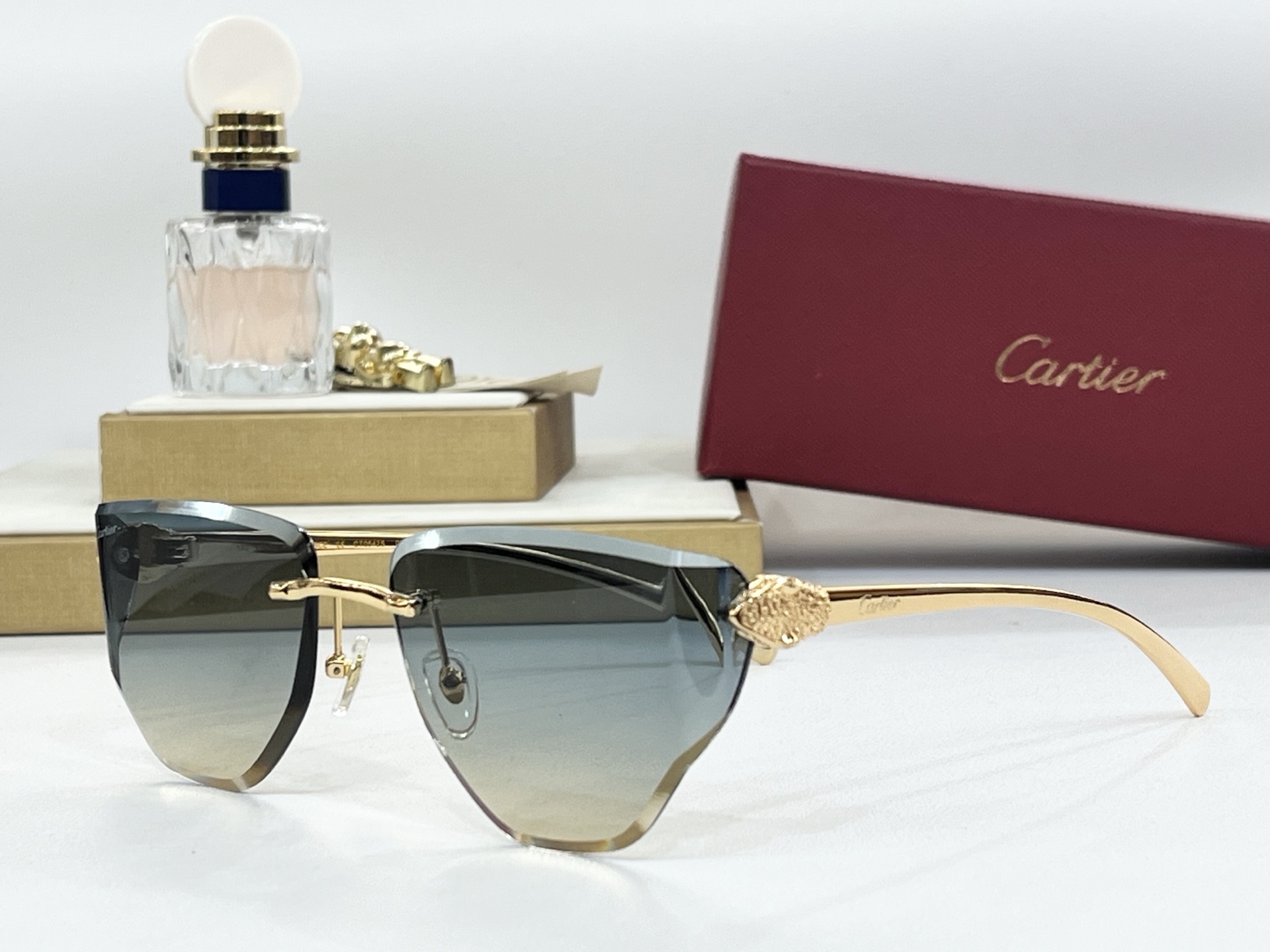  Cartie*
MODEL：FRANCE
SIZE：54口17-130
