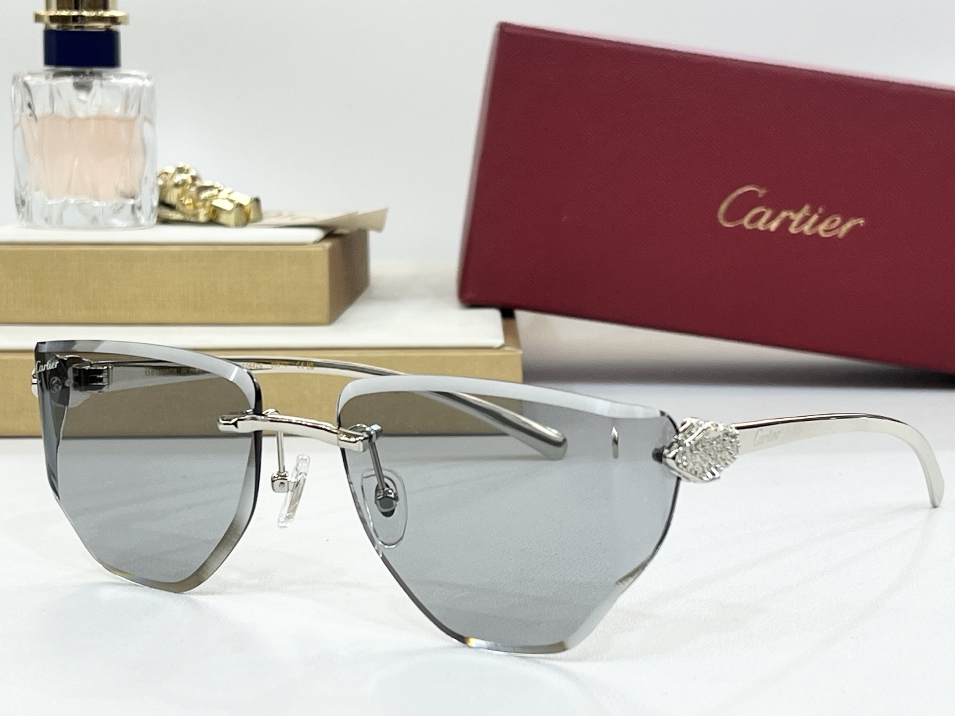  Cartie*
MODEL：FRANCE
SIZE：54口17-130
