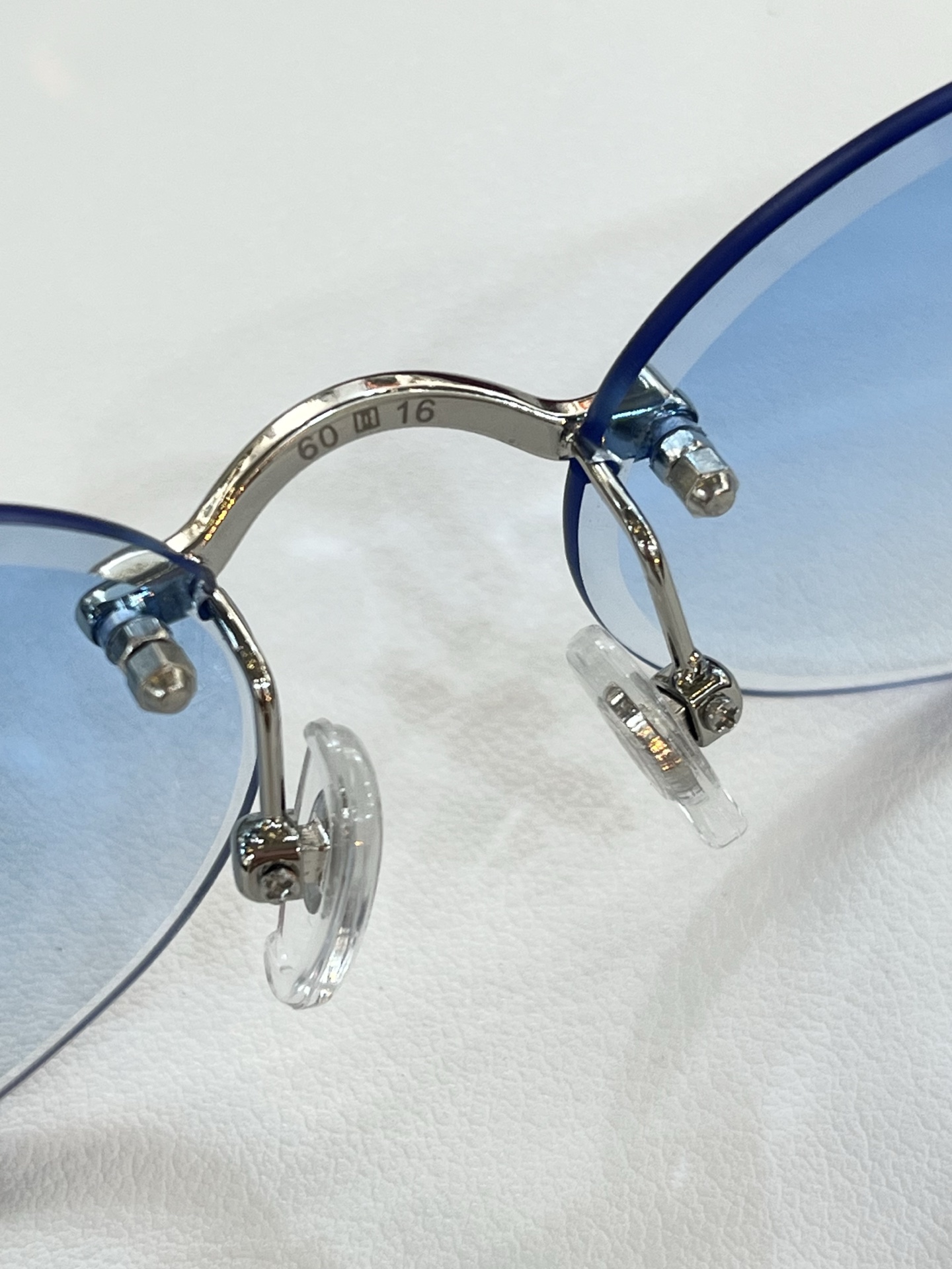  Cartier
MODEL：CT0565S
SIZE60口16

