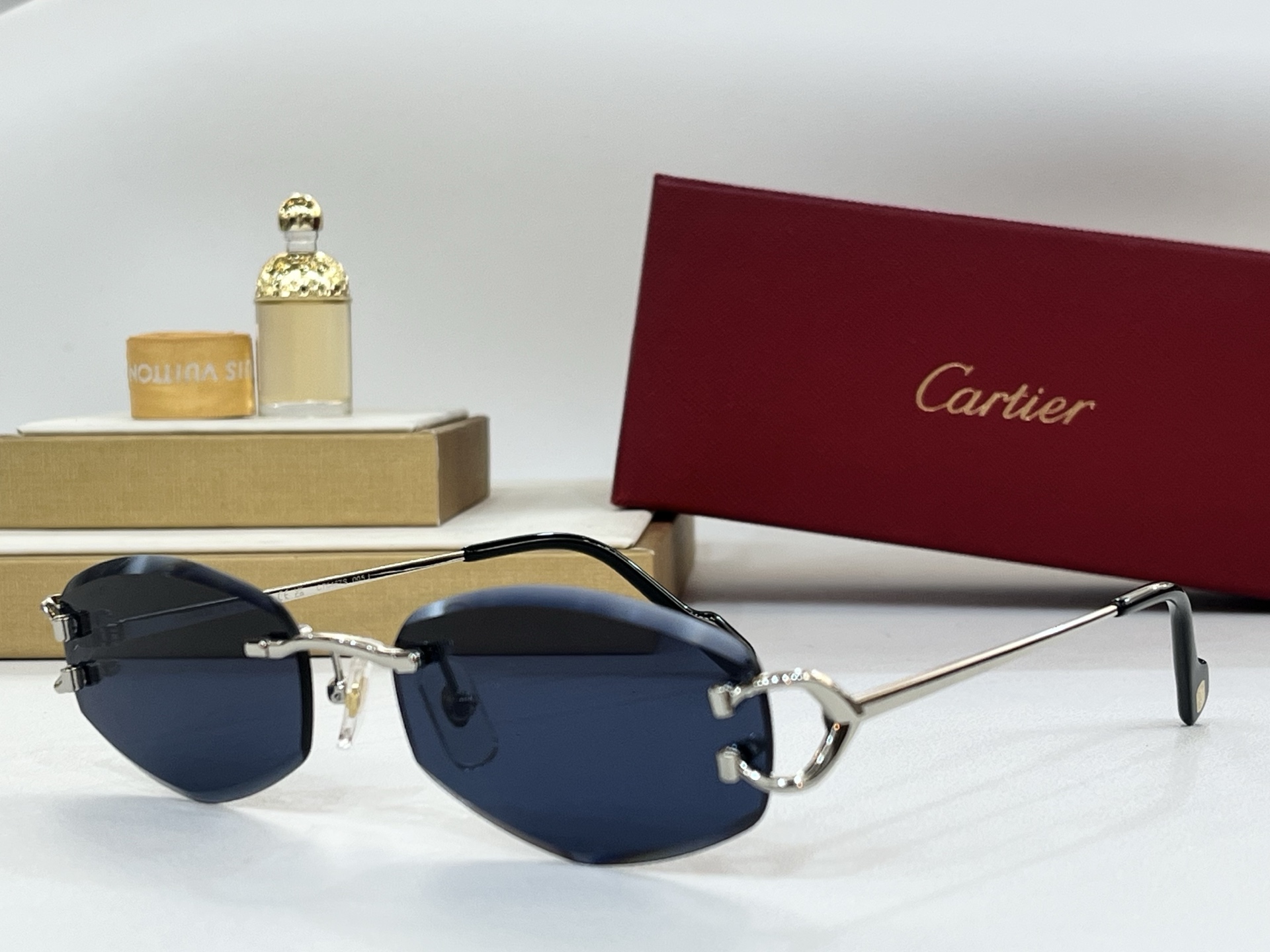  Cartier
MODEL：CT0467S
SIZE57-18-140
