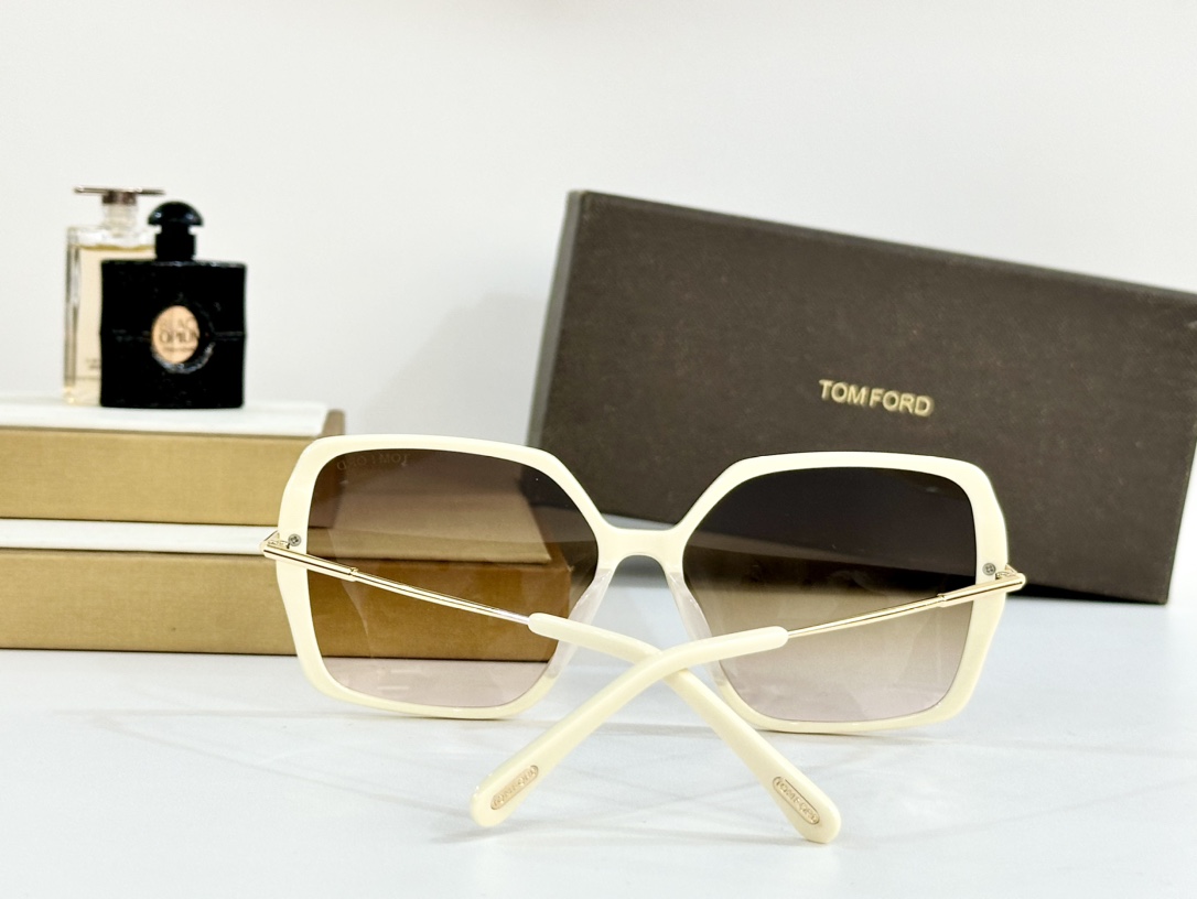  Tom Ford
Mod：TF1039
Size：59-15-140
