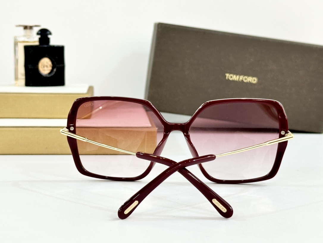  Tom Ford
Mod：TF1039
Size：59-15-140
