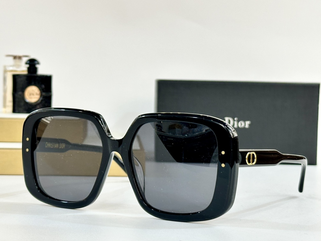 ￼  Dior *
MOD S3F 
Size62-18-140
