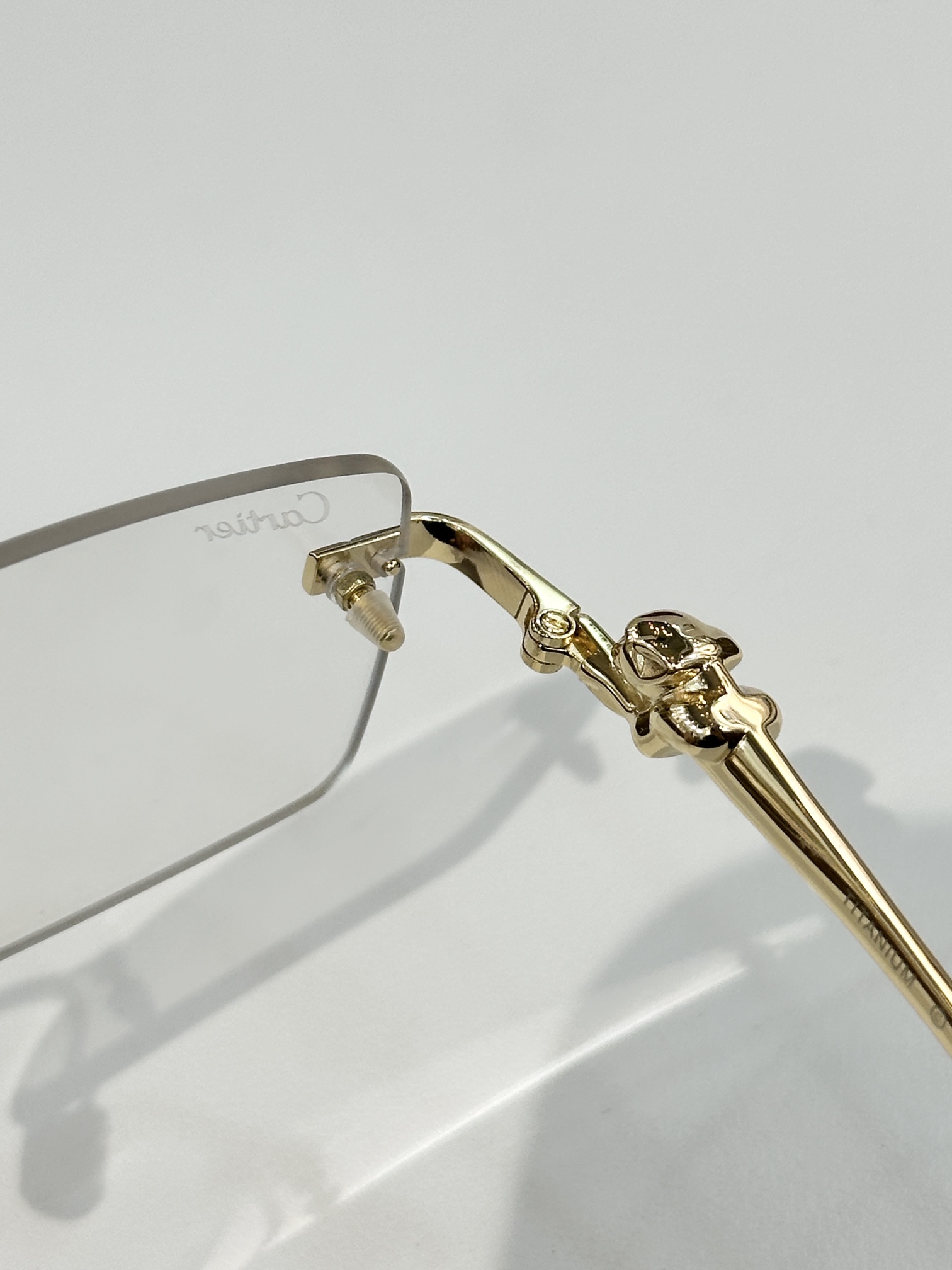 Photo chromic Titanium
ToP quality 
Cartie
Mod：CT043