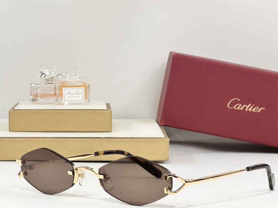 Cartier
CT
Size48口20-145
 
