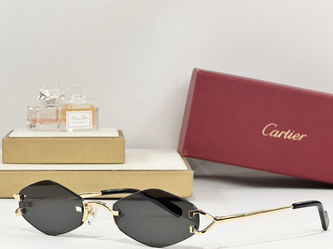 Cartier
CT
Size48口20-145
 

