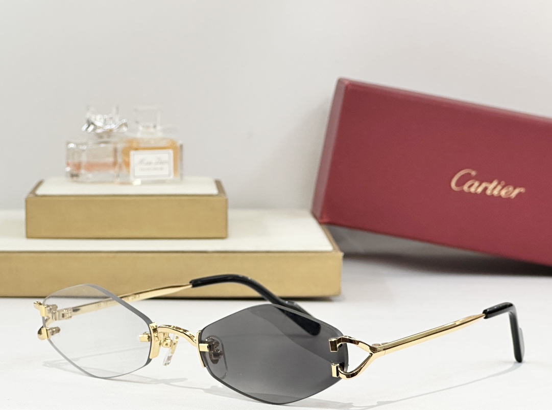 Cartier
CT
Size48口20-145
 
